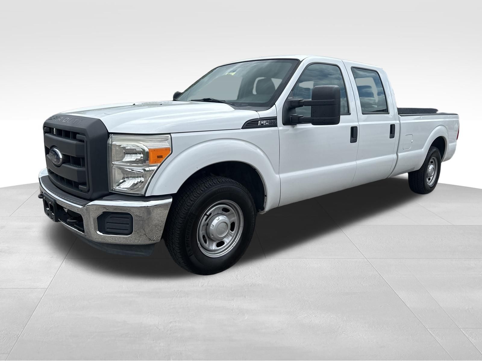 Oxford White 2014 Ford F-250 Super Duty XL Crew Cab Pickup Truck Four-Wheel Drive 6-Speed Automatic