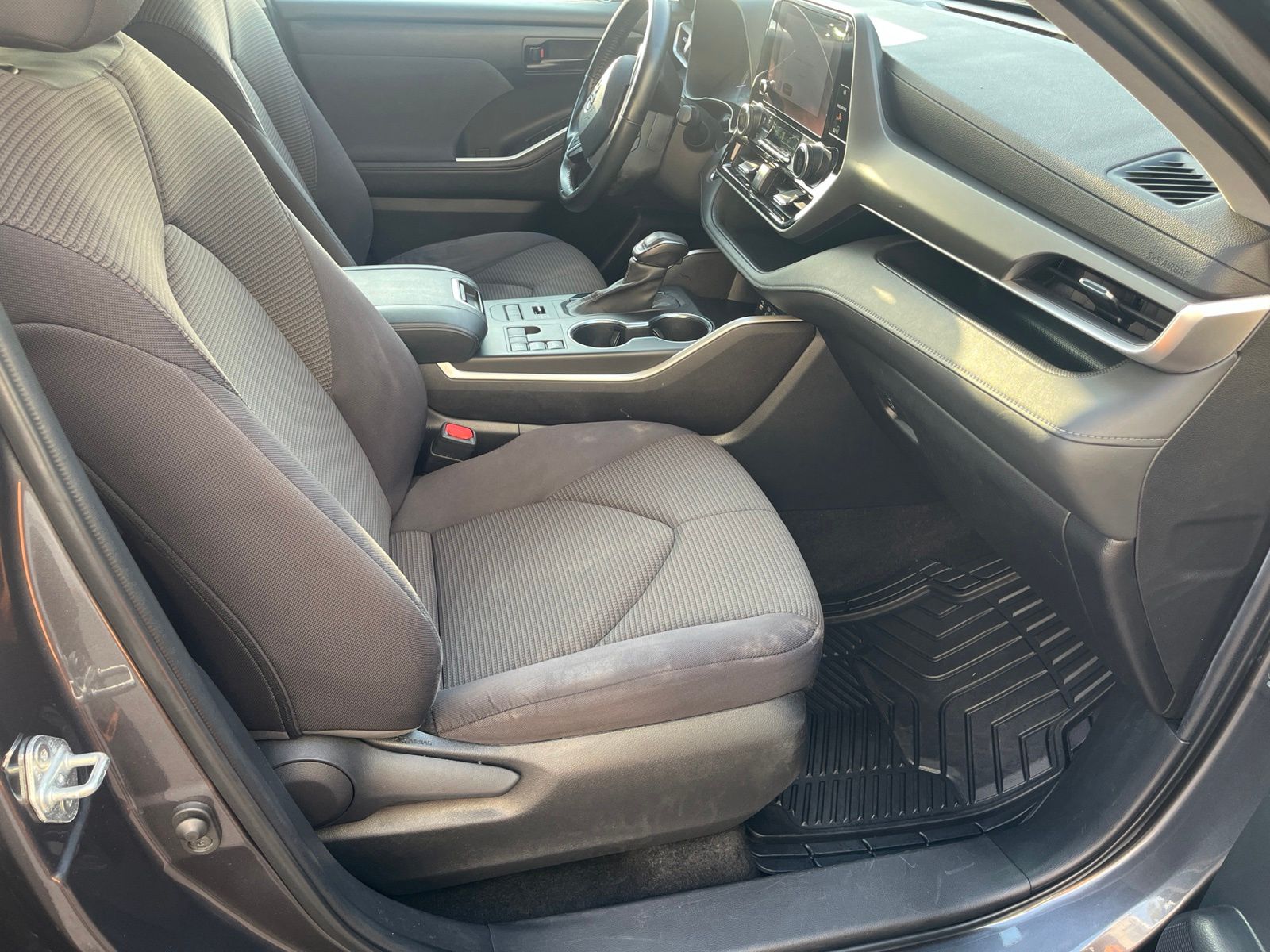 Used Car 2023 Toyota Highlander  Le For Sale Under $30,000 In Austin, Texas