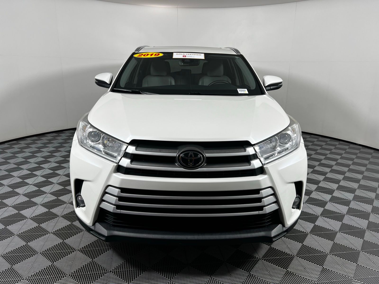 2019 Toyota Highlander SE 2