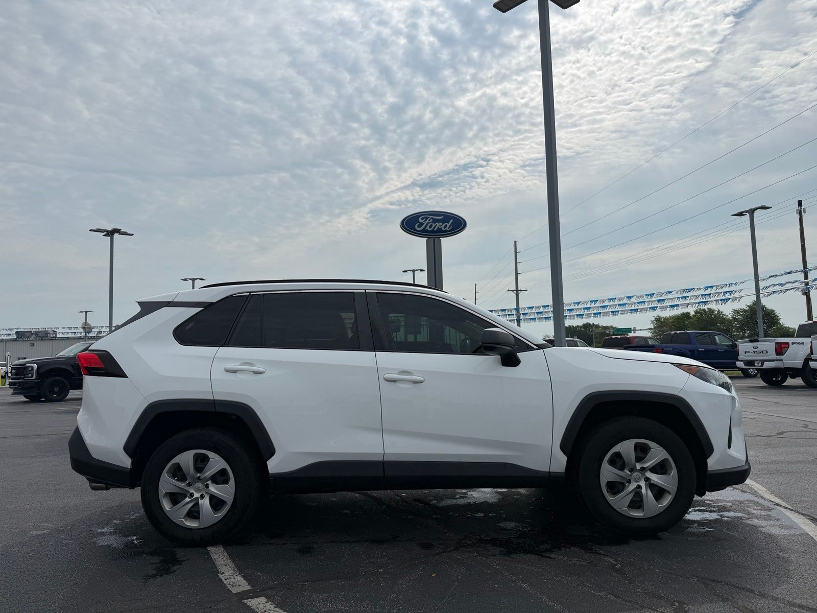 2020 Toyota RAV4 image 11