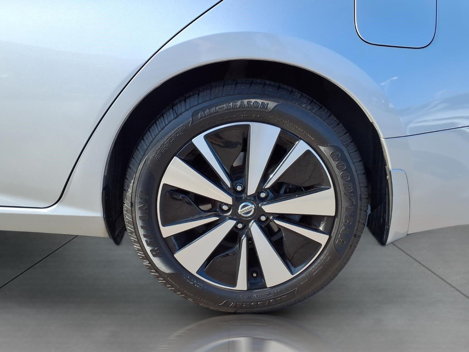 2020 Nissan Altima 2.5 SV - 9