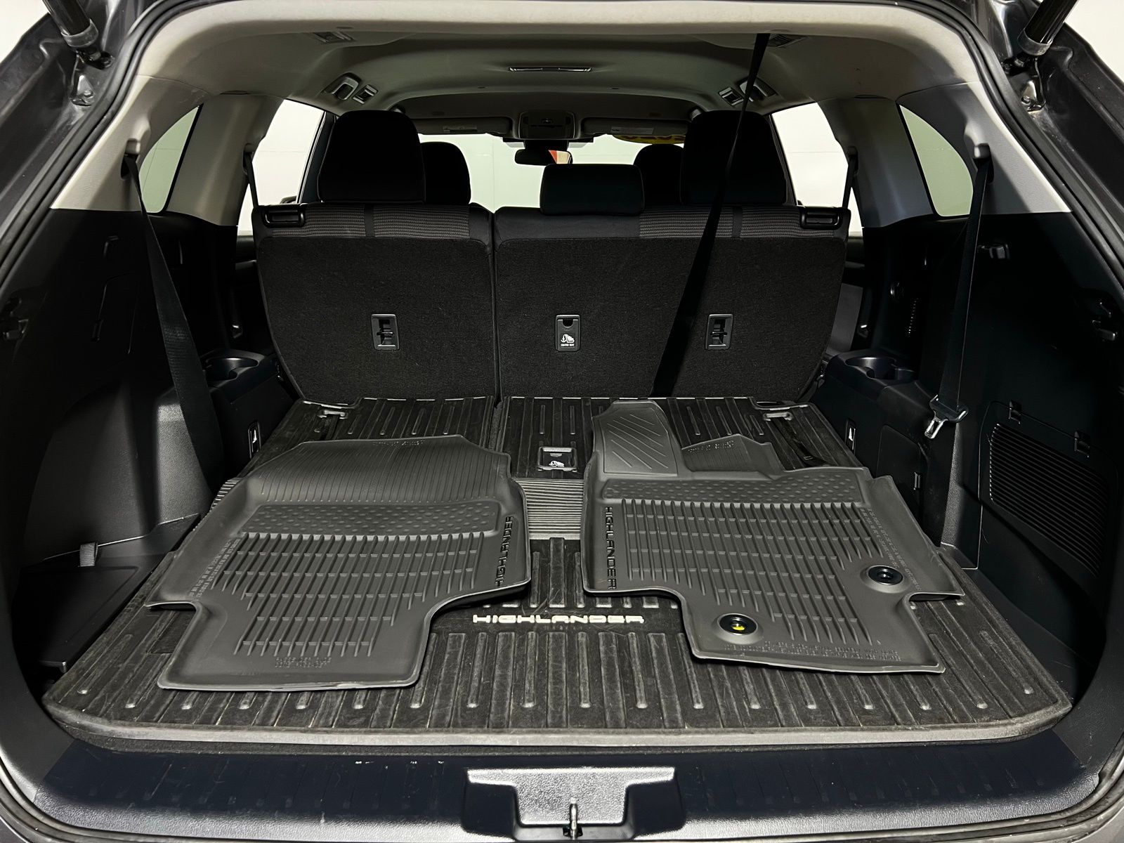 Thumbnail: 2023 Toyota Highlander - 26