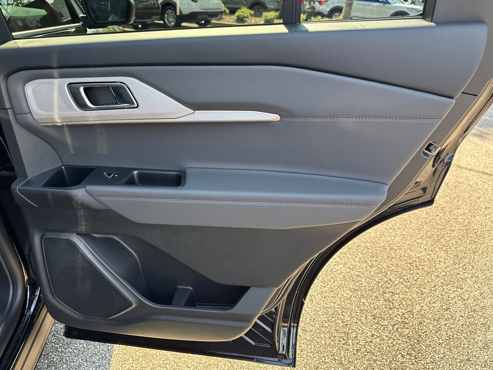 2025 Ford Explorer photo 14