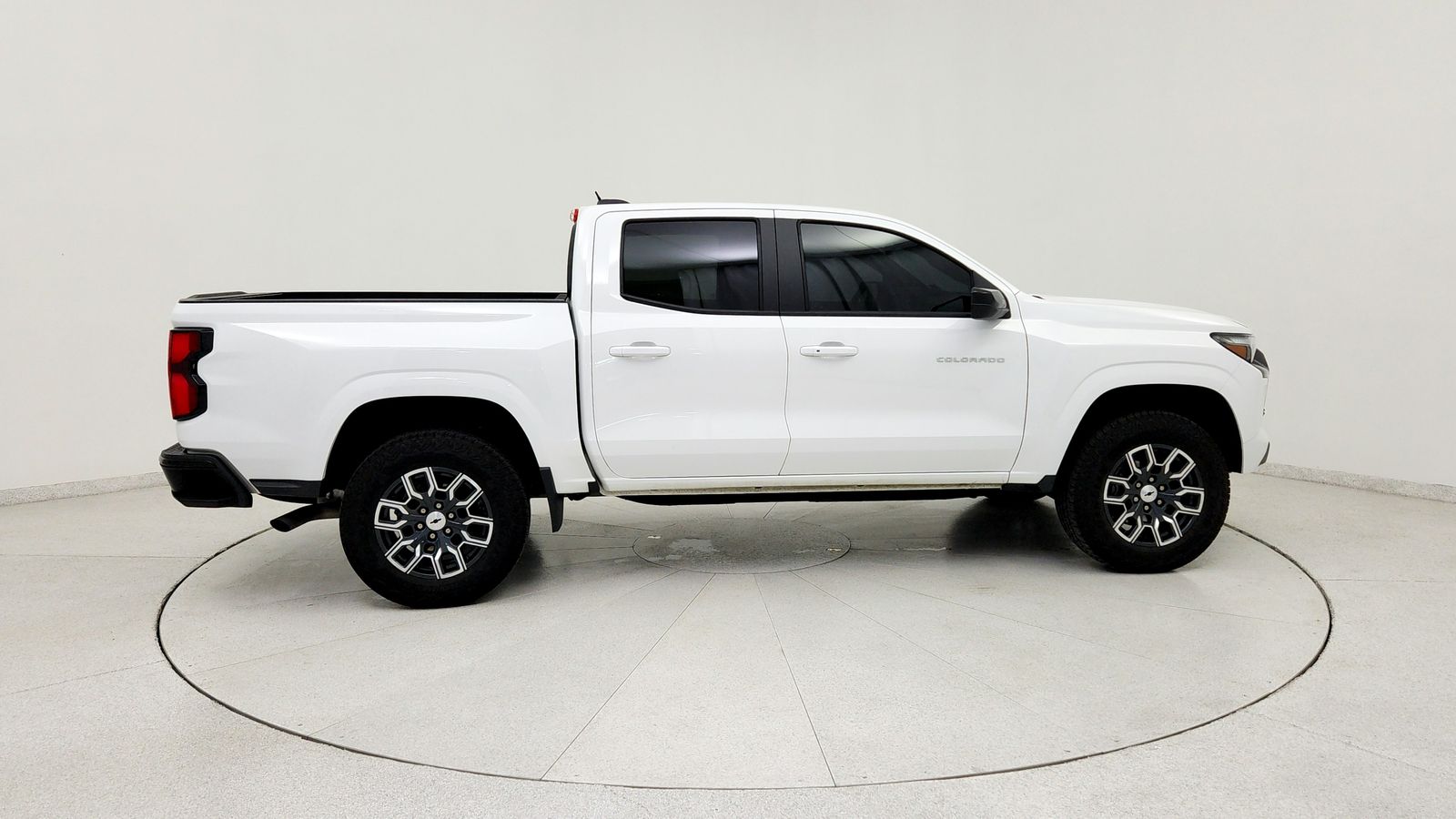 Used 2024 White Chevrolet Z71 image 8
