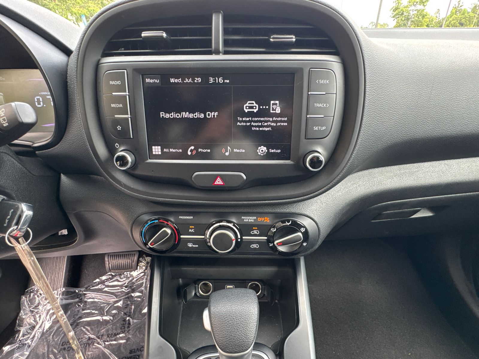 Used 2025 White Kia LX image 27