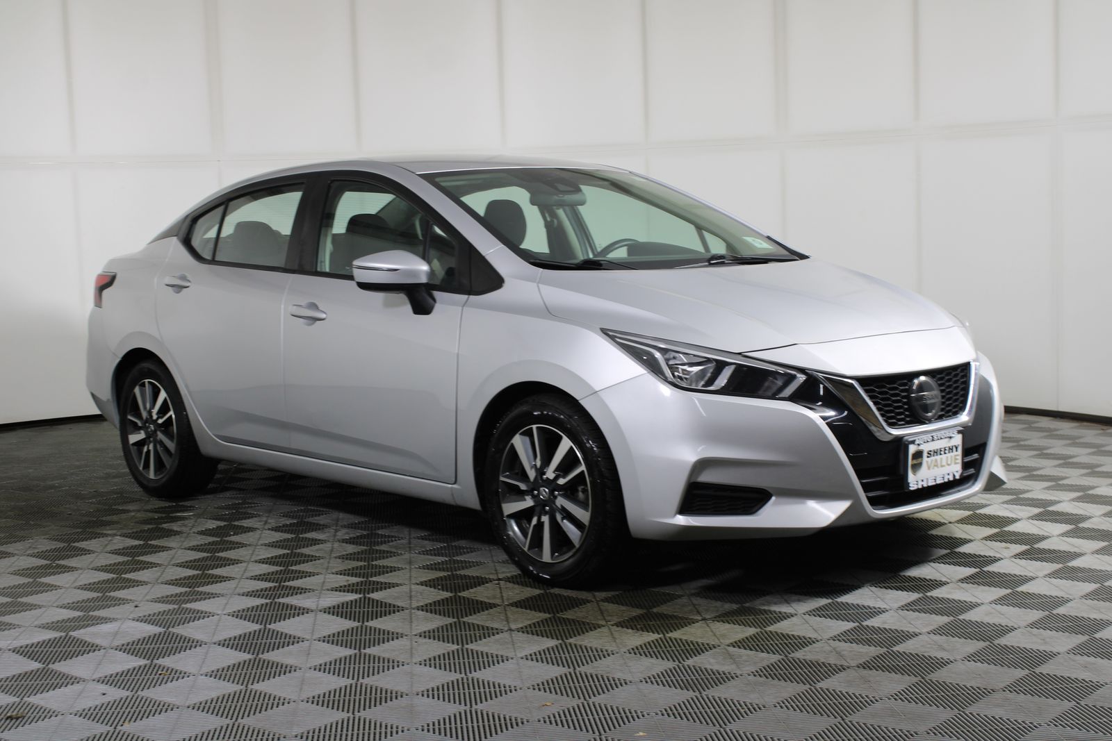 Brilliant Silver Metallic 2021 Nissan Versa Sedan Front-Wheel Drive Continuously Variable Transmission