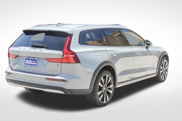 2025 Volvo V60 Cross Country Ultra - Photo 7