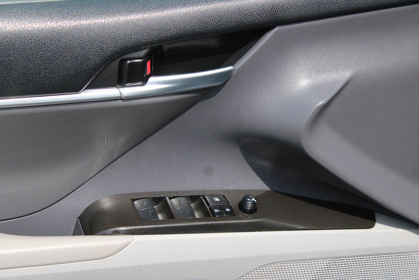 Used 2023 Silver Toyota LE image 23