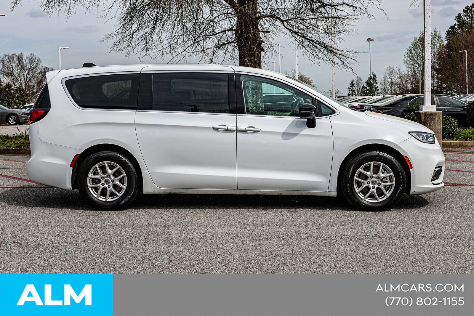 Used 2024 White Chrysler Touring L image 11