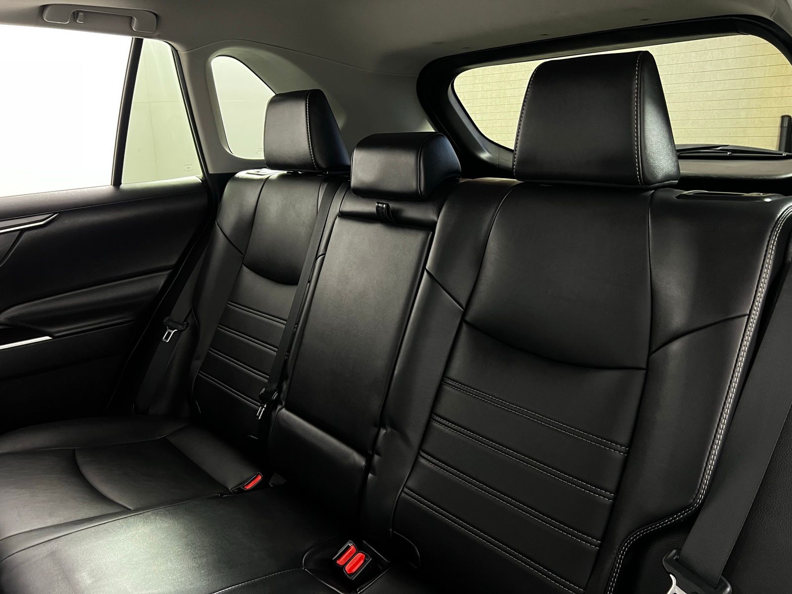 Thumbnail: 2022 Toyota RAV4 - 22