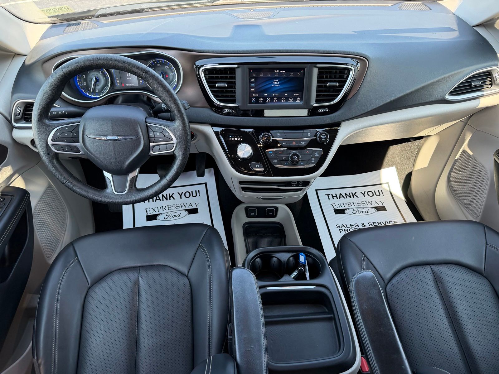 2020 Chrysler Voyager image 17