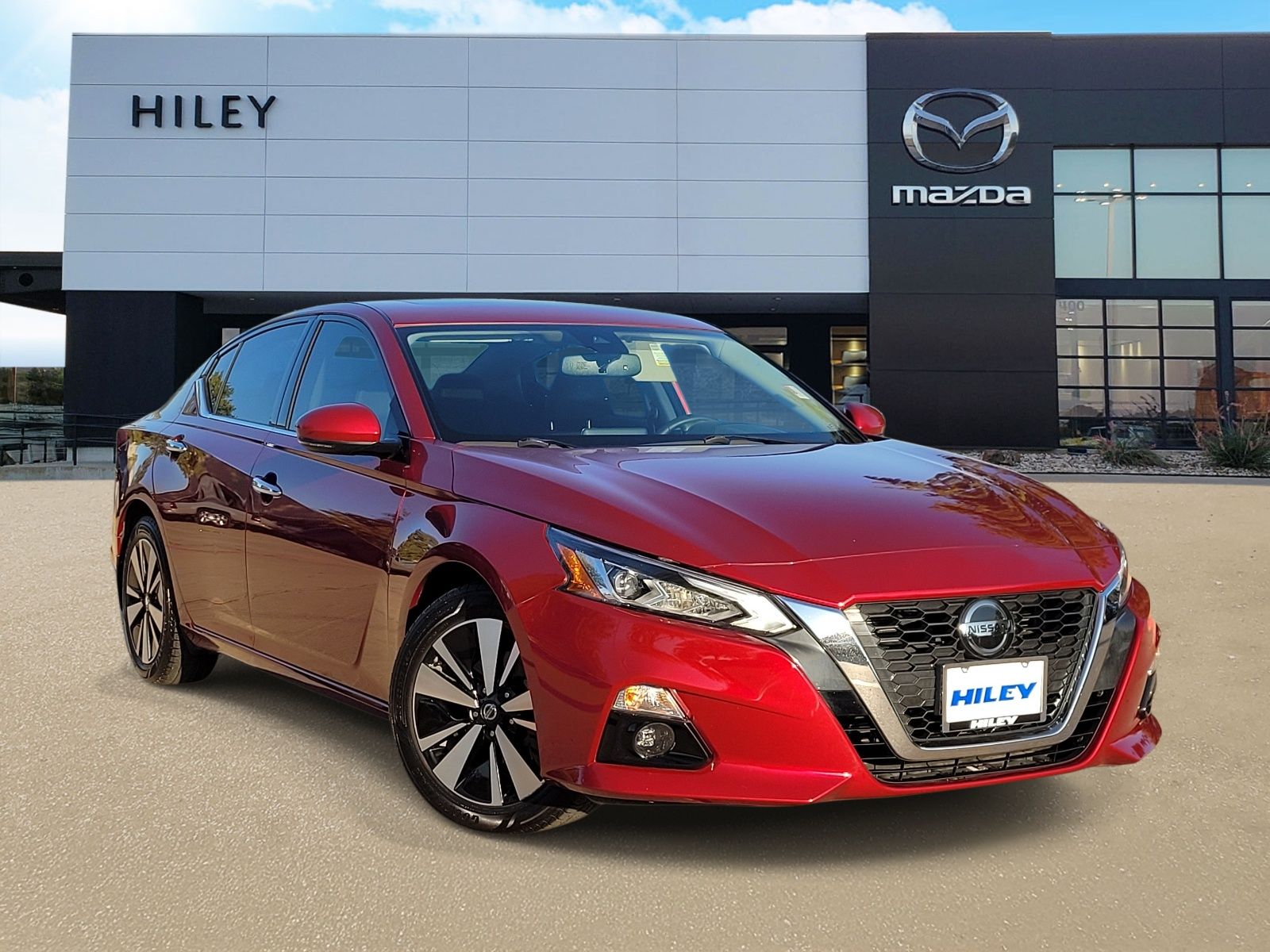 Red (Scarlet Ember Tintcoat) 2019 Nissan Altima Sedan Front-Wheel Drive Continuously Variable Transmission