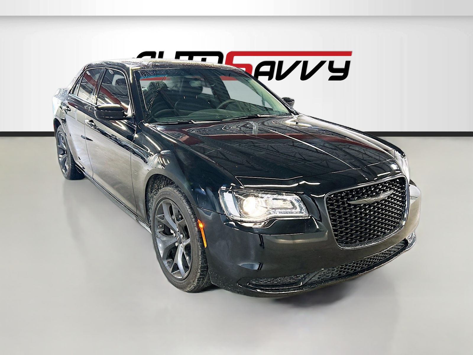 2023 Chrysler 300 Touring's photo