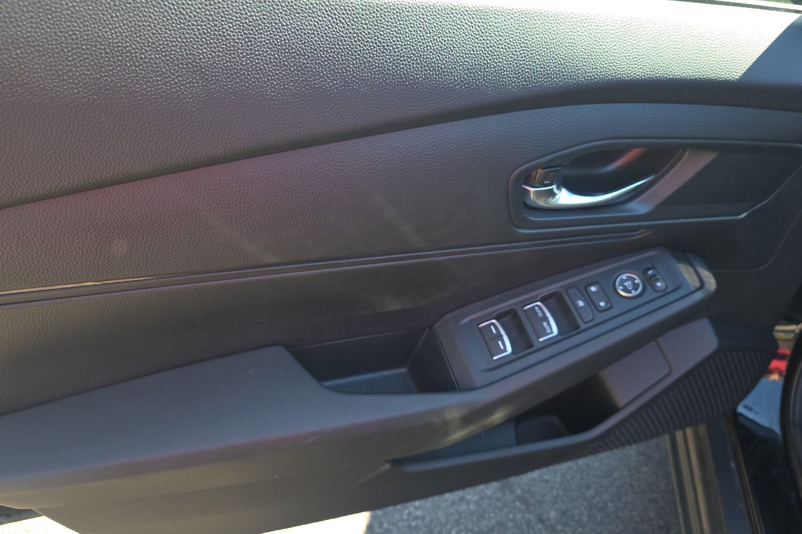 Used 2025 Crystal Black Pearl Honda LX image 12