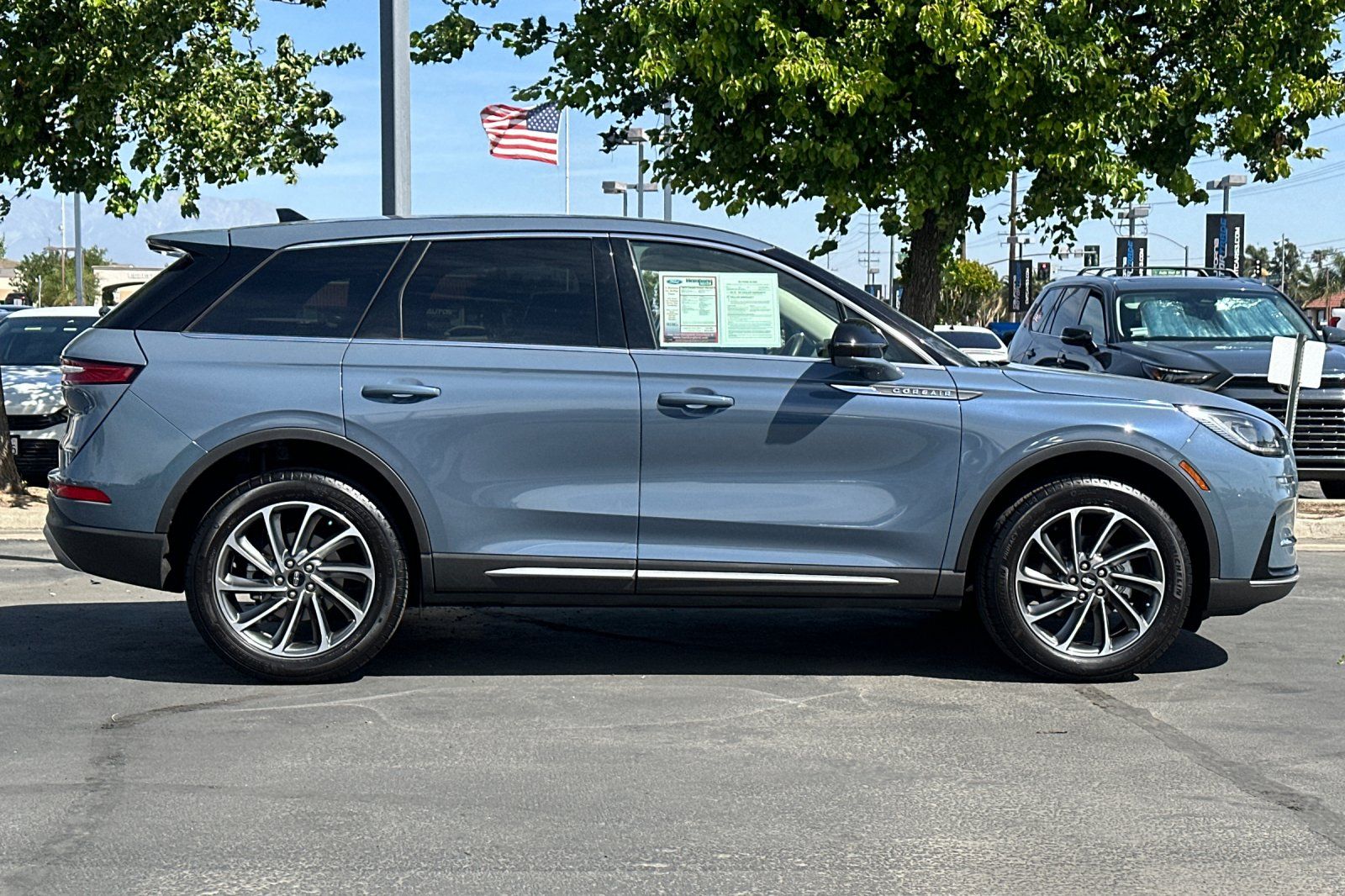 View vehicle photo 3