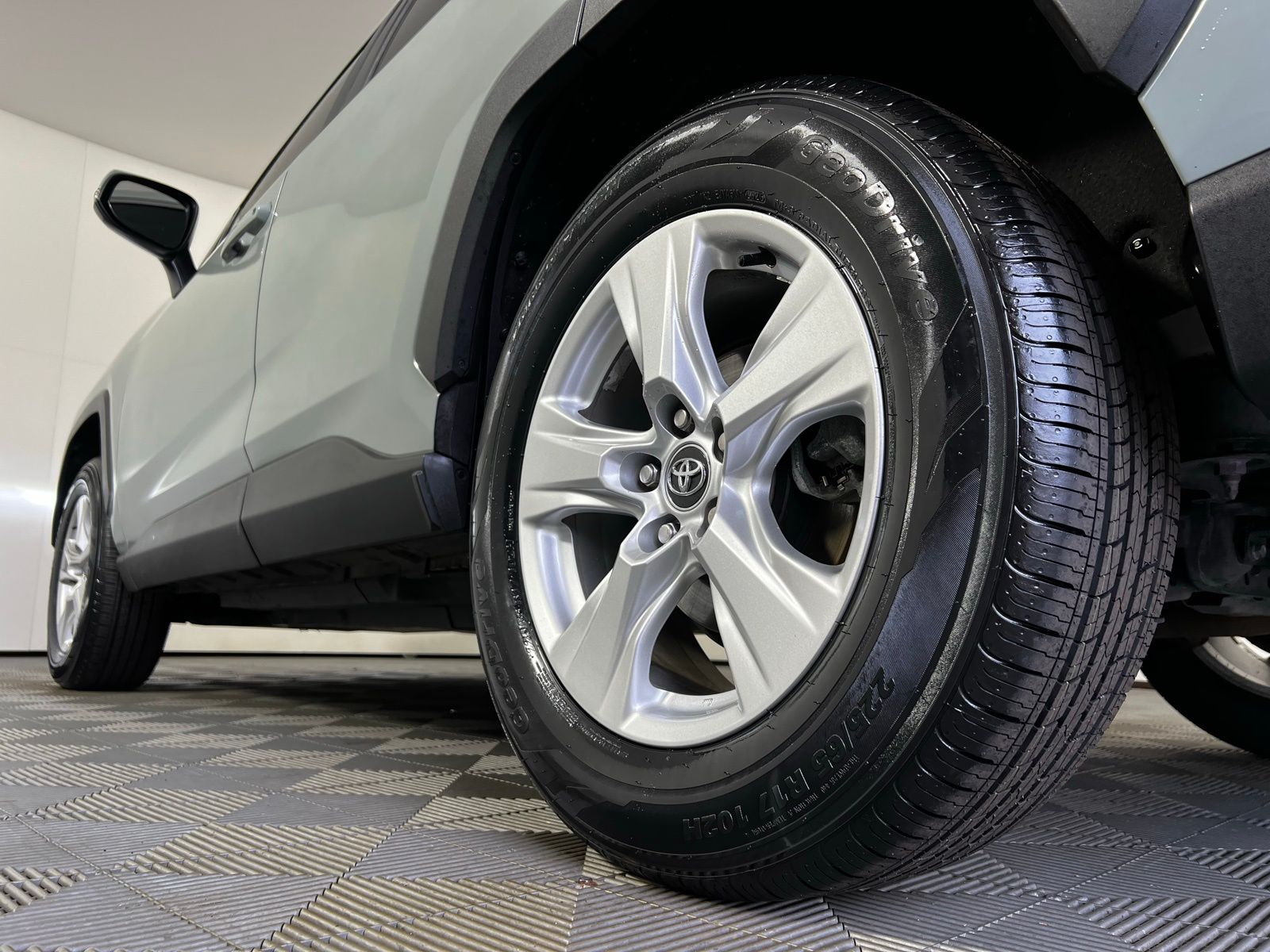 Thumbnail: 2020 Toyota RAV4 - 24