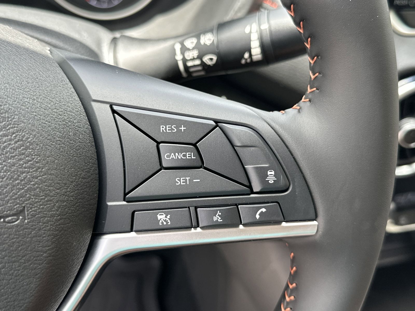 2025 Nissan Sentra SR Midnight Edition photo 10