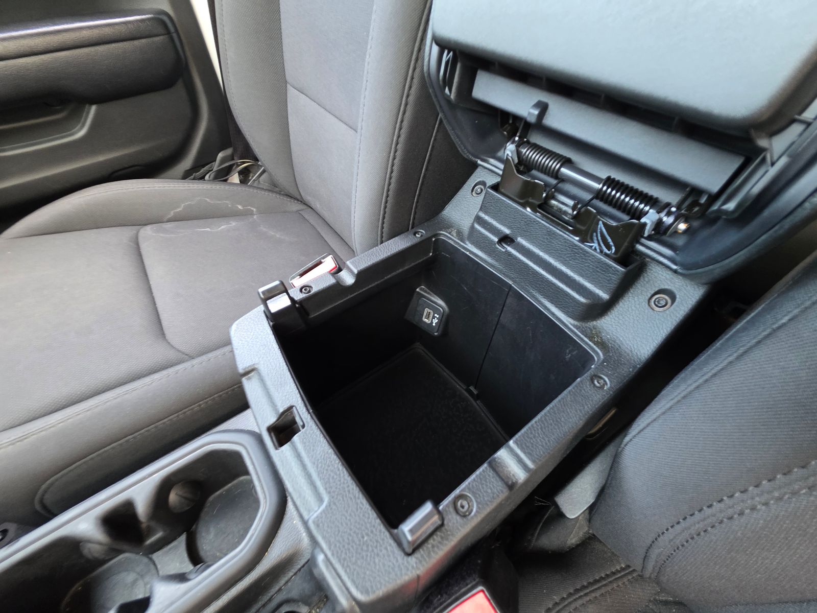 Used 2023 White Jeep Sport S image 28