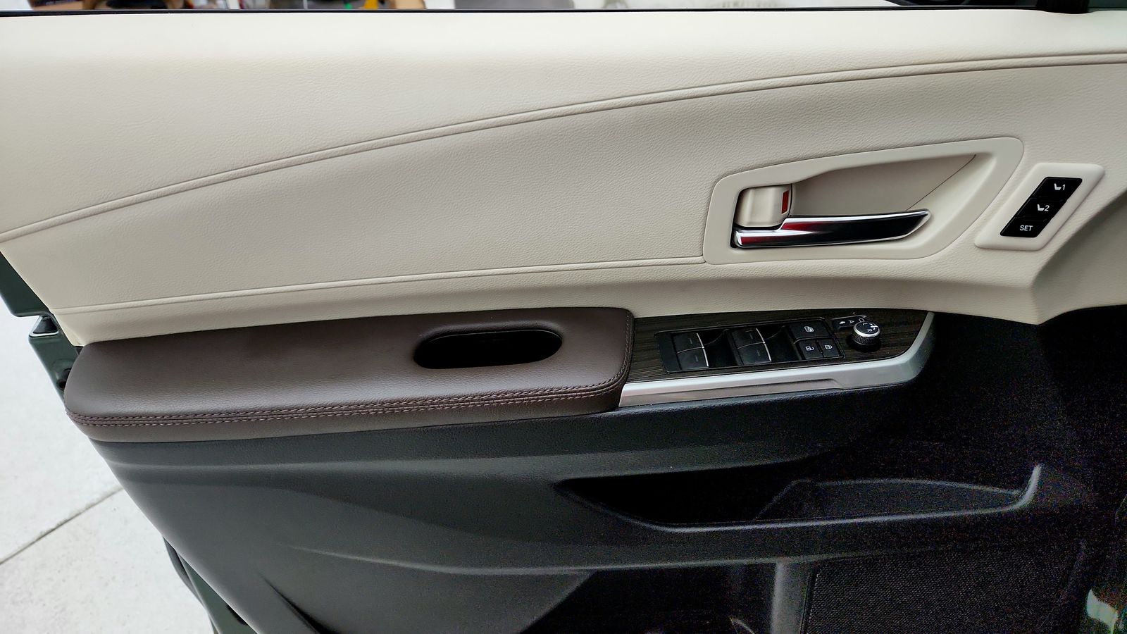 Used 2024  Toyota Platinum image 37