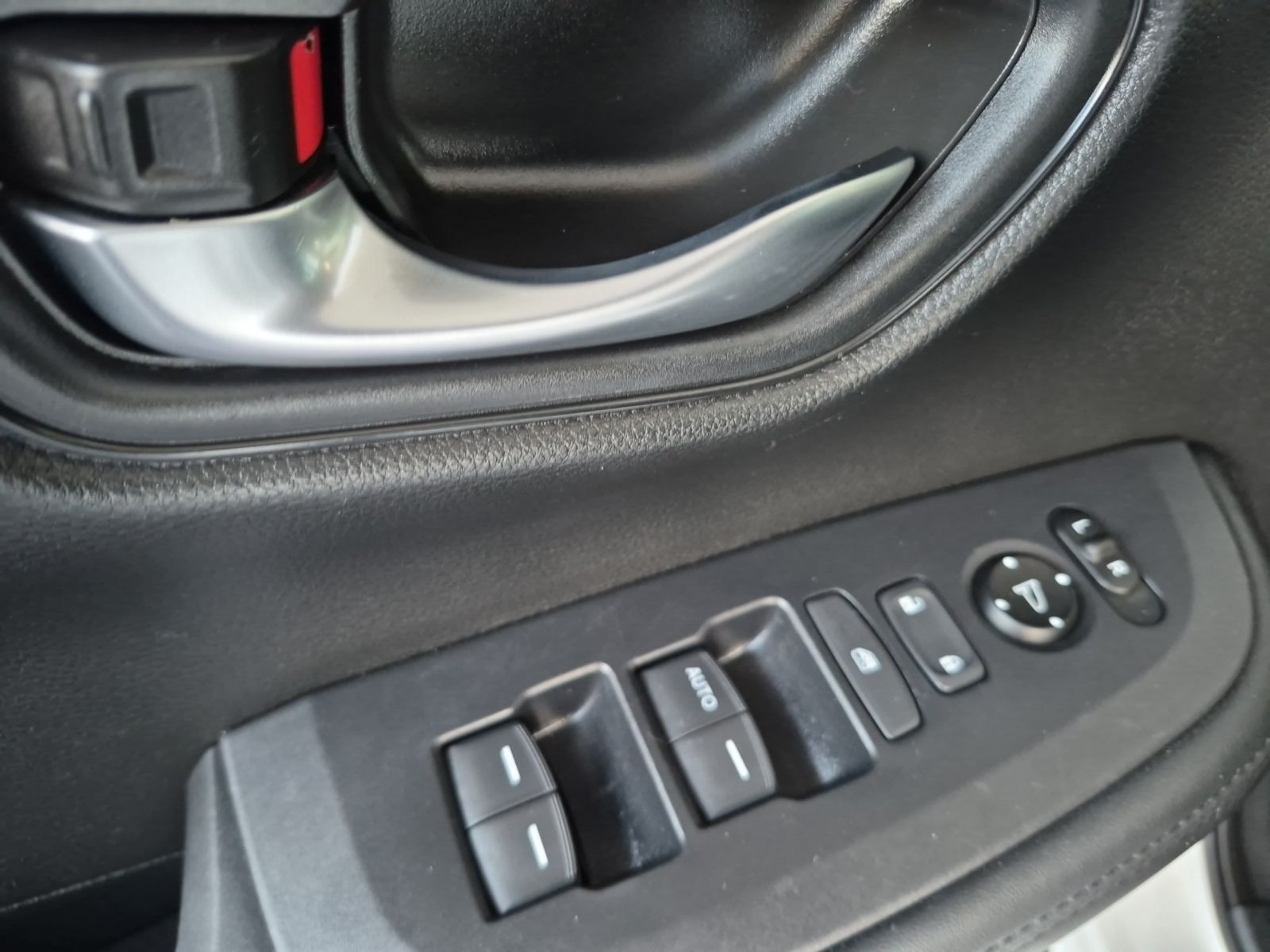 2025 Honda HR-V LX White at Martin Chrysler Dodge Jeep Ram