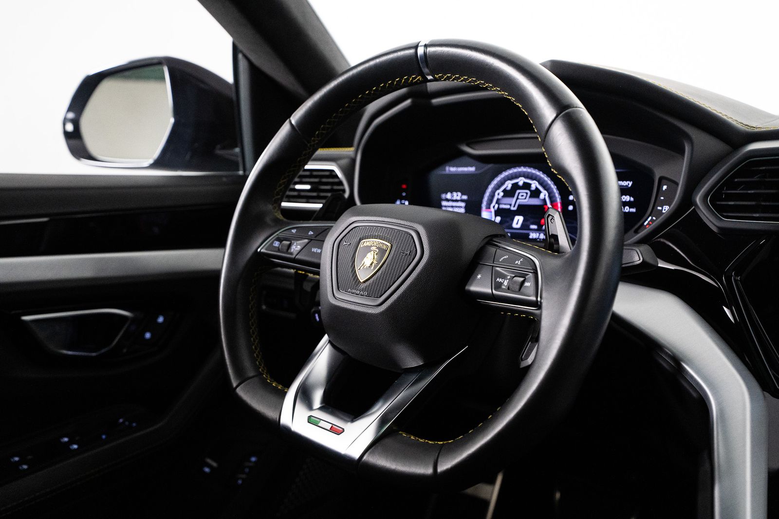 2020 Lamborghini Urus — full photo 34 of 53