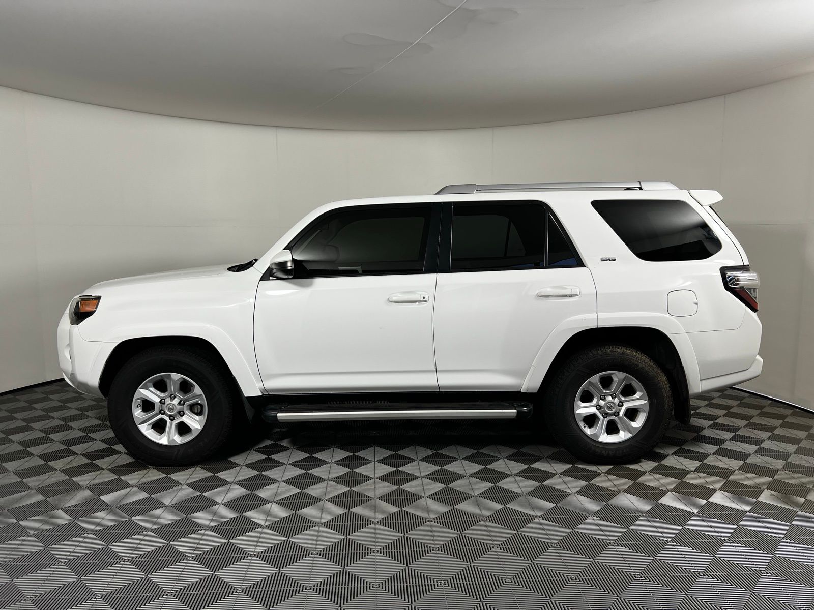 Thumbnail: 2017 Toyota 4Runner - 8