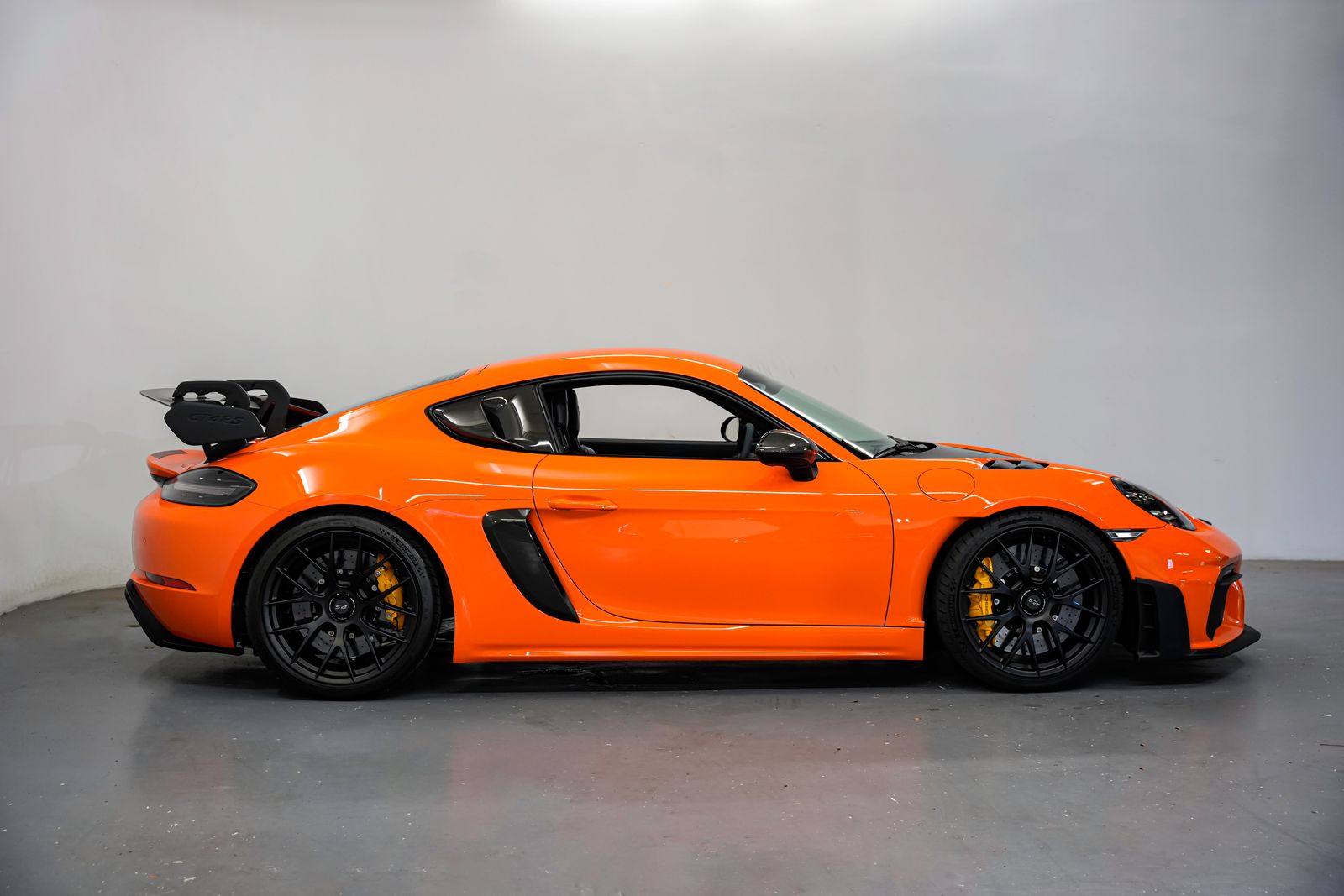 2023 Porsche 718 Cayman GT4 RS — photo 1