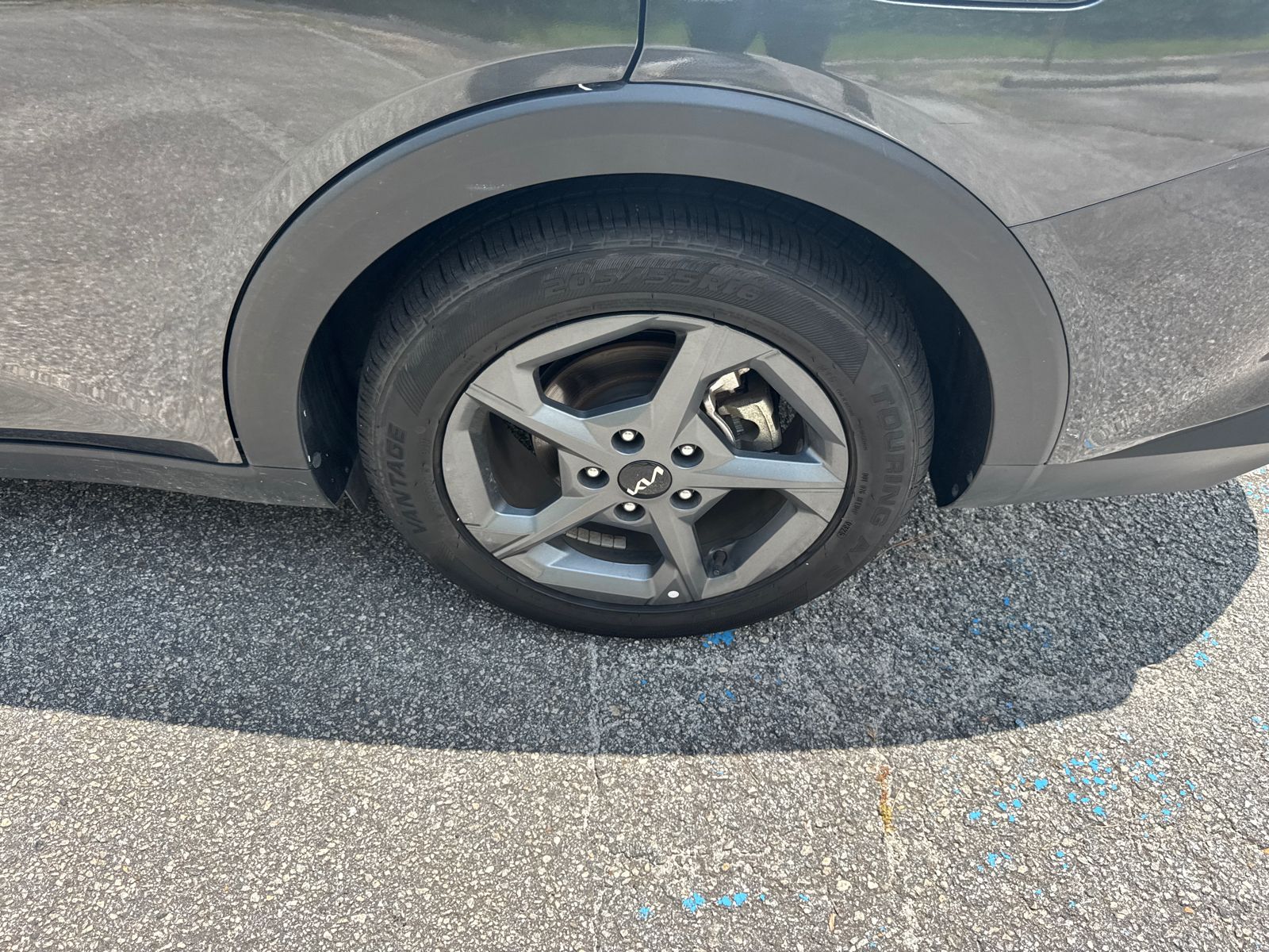 Used 2025 Gray Kia LXS image 19
