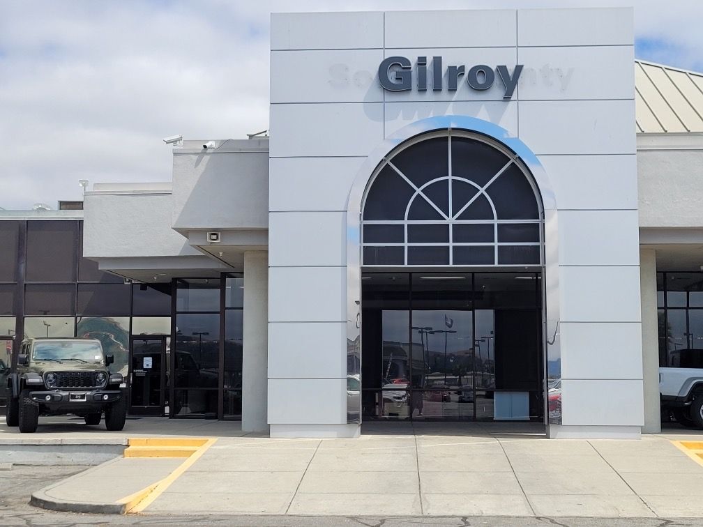 Used 2018  Toyota SE image 4