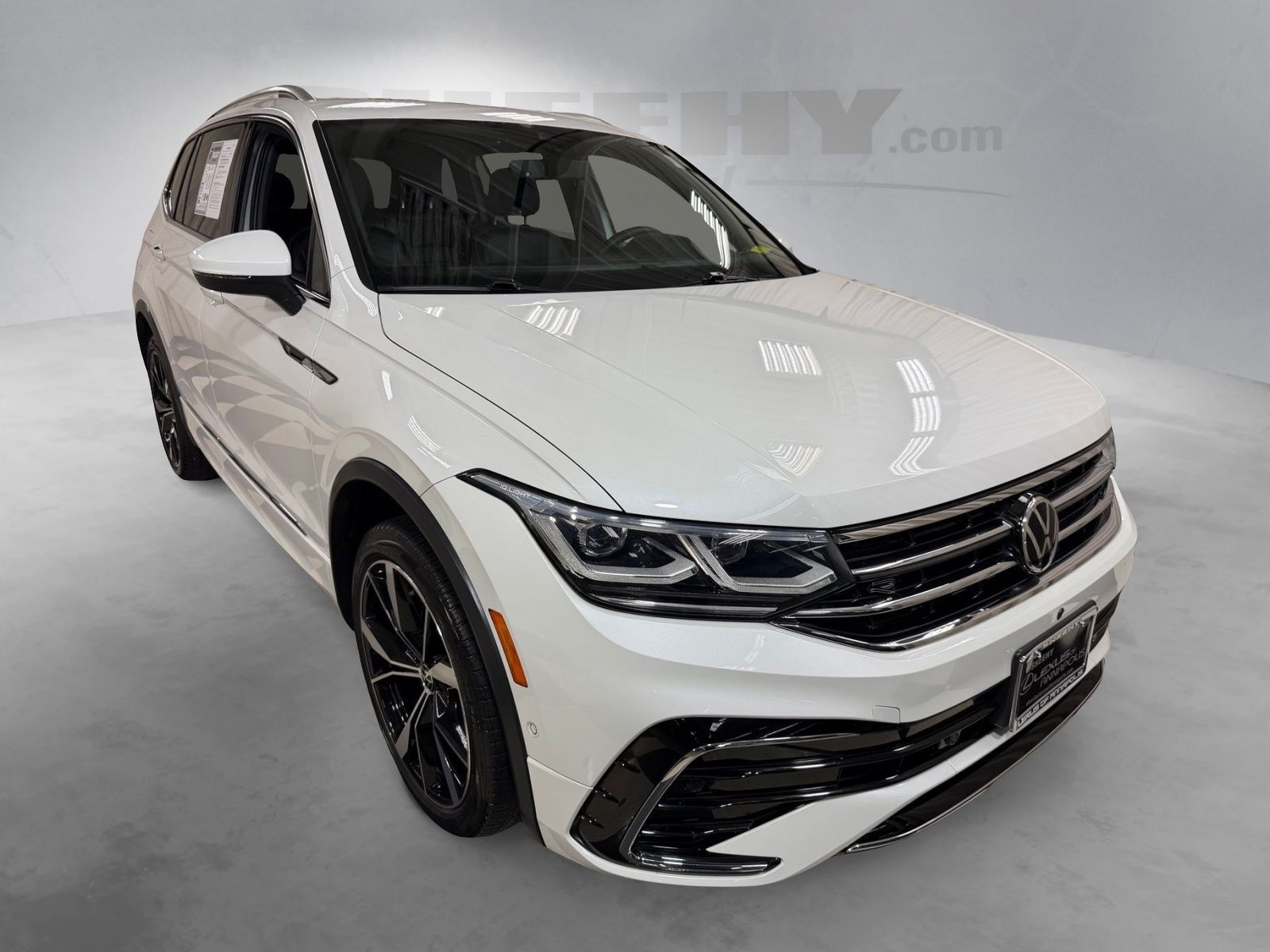 Used 2022  Volkswagen 2.0T SEL R-Line image 2
