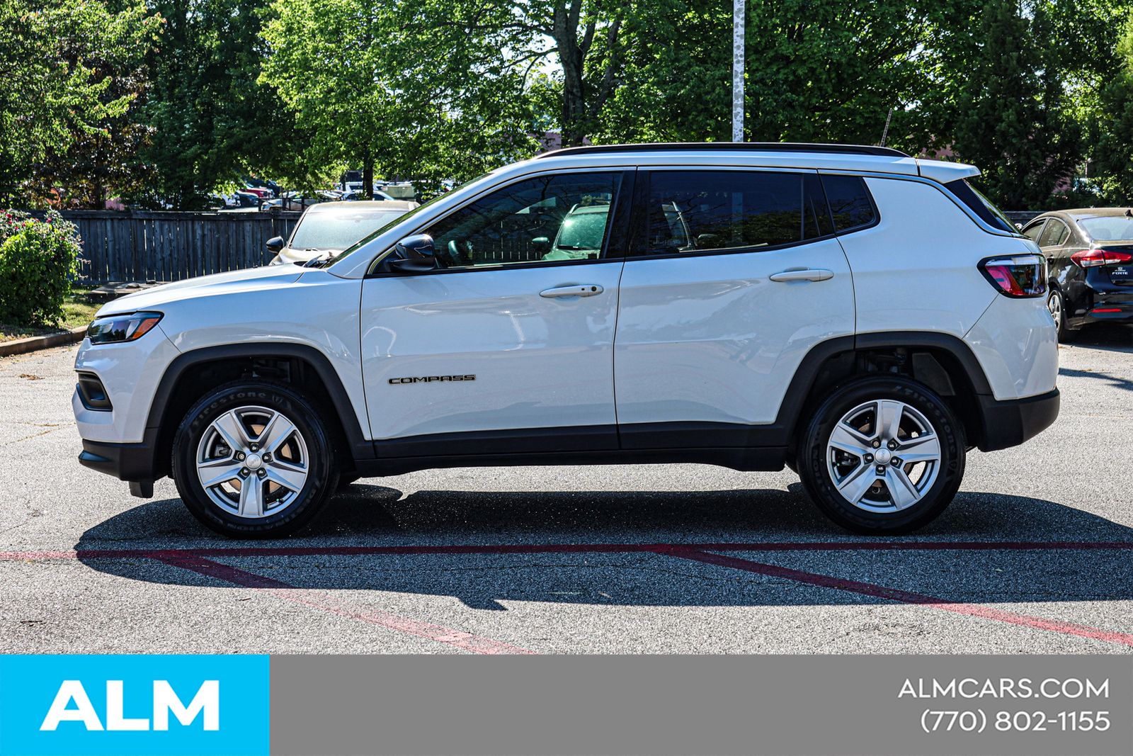 Used 2022 White Jeep Latitude image 10