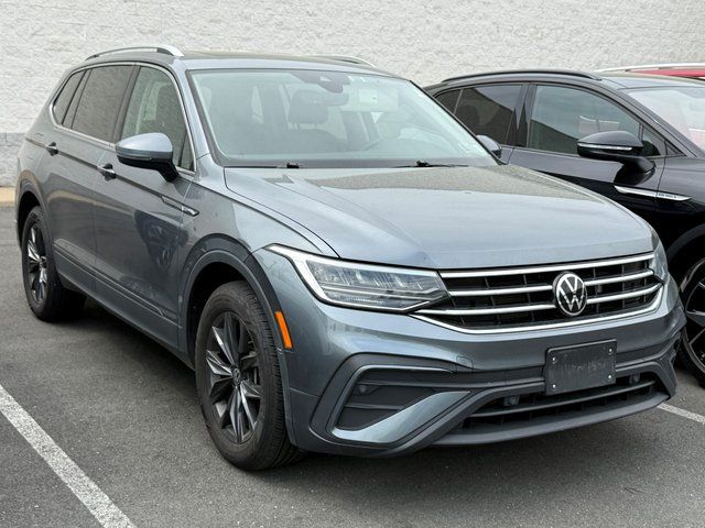 Platinum Gray Metallic 2023 Volkswagen Tiguan SE 4Motion SUV / Crossover All-Wheel Drive 8-Speed Automatic