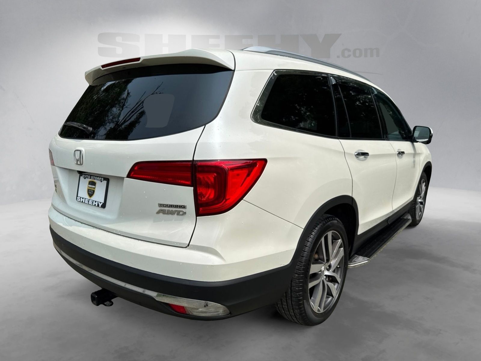 Used 2017 White Diamond Pearl Honda Touring image 12