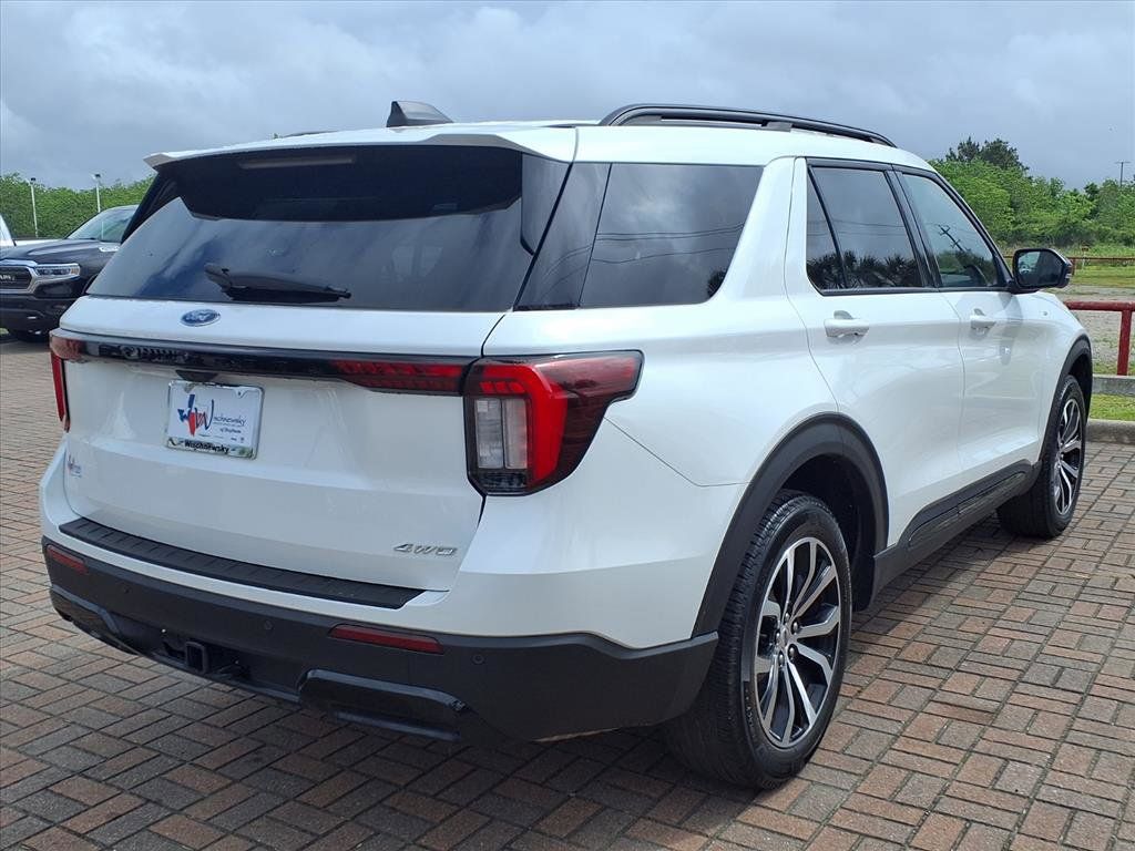 2025 Ford Explorer ST-Line - 4