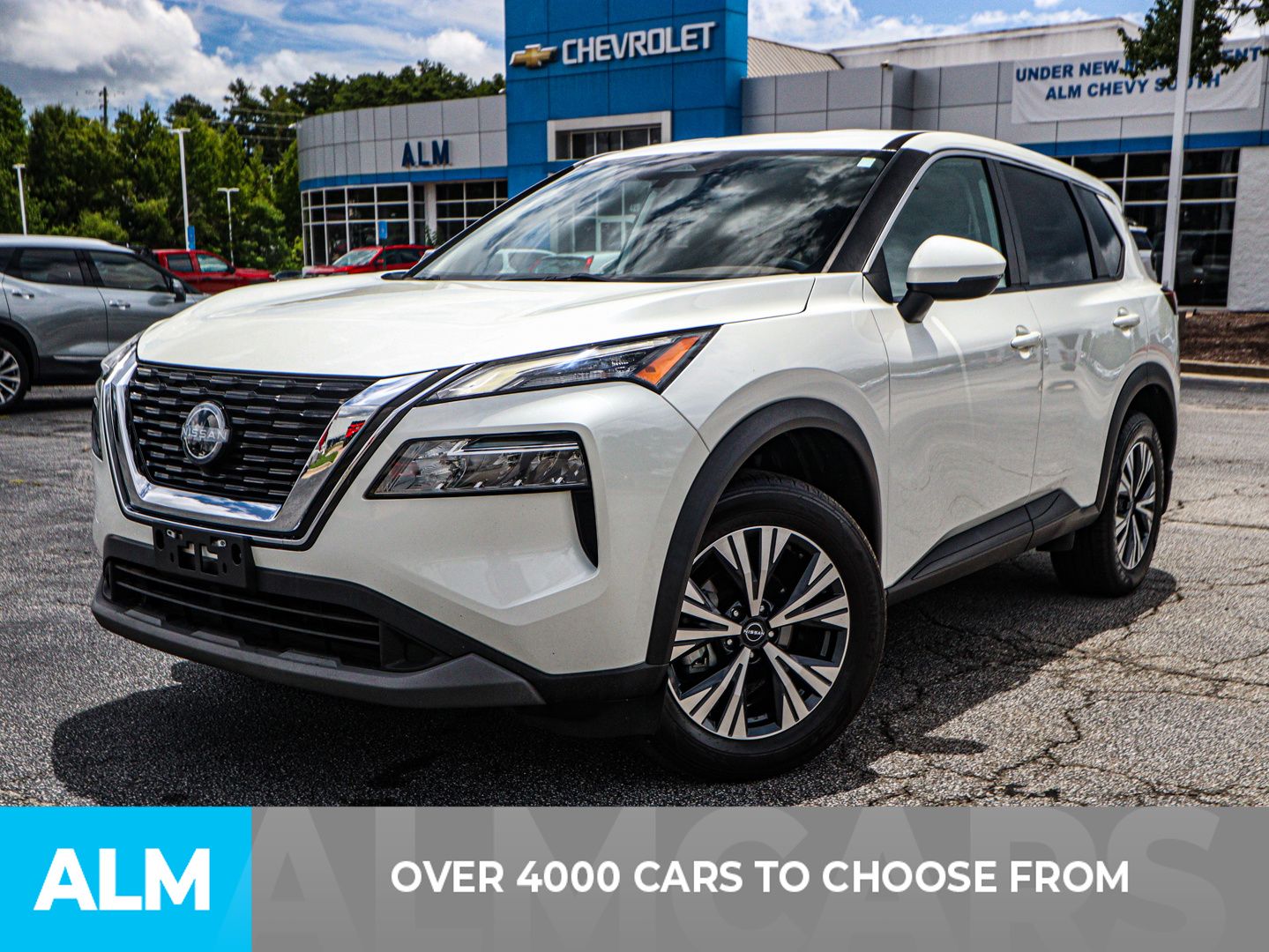 2022 Nissan Rogue SV photo 2