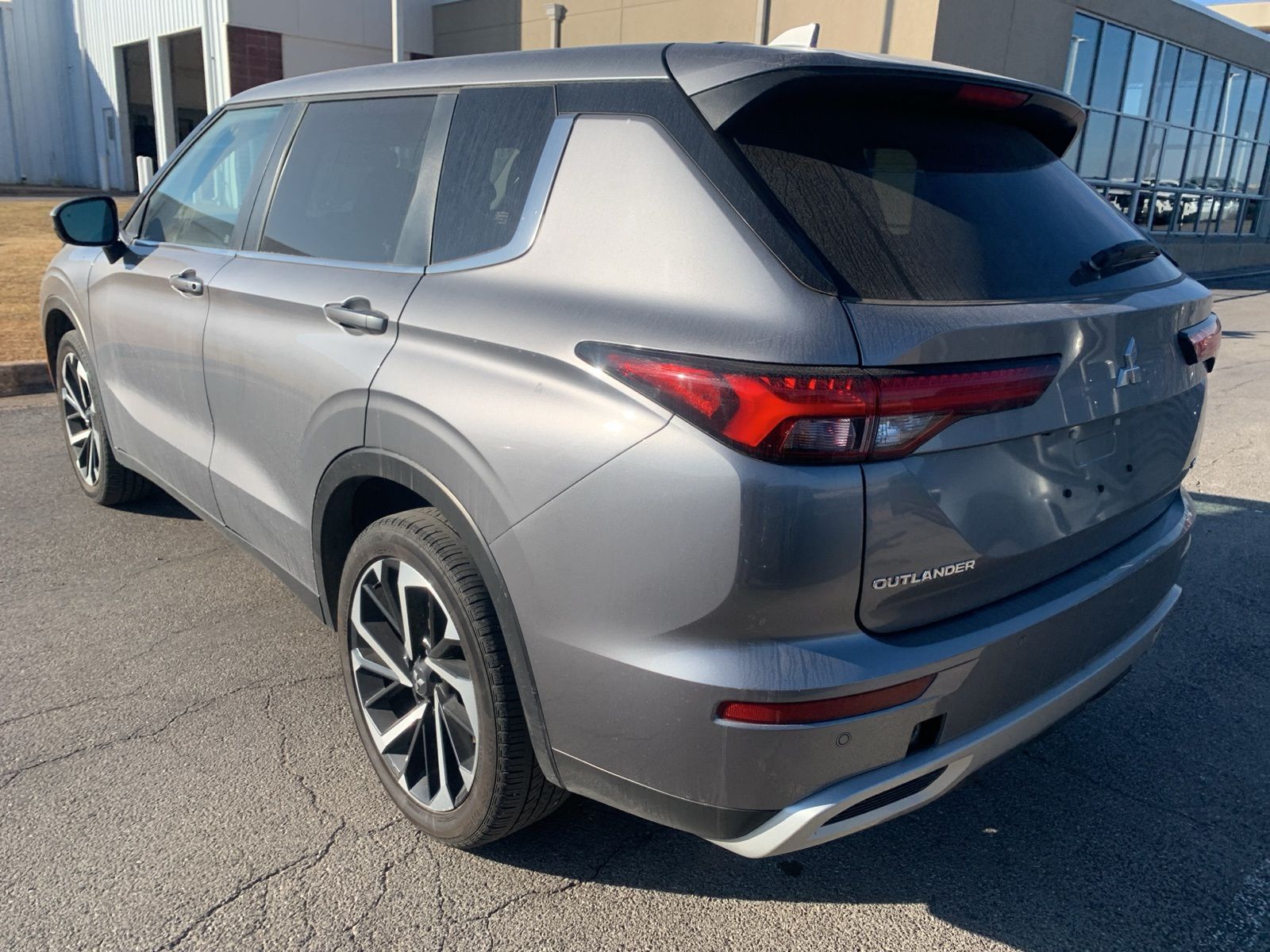 2023 Mitsubishi Outlander SE 6