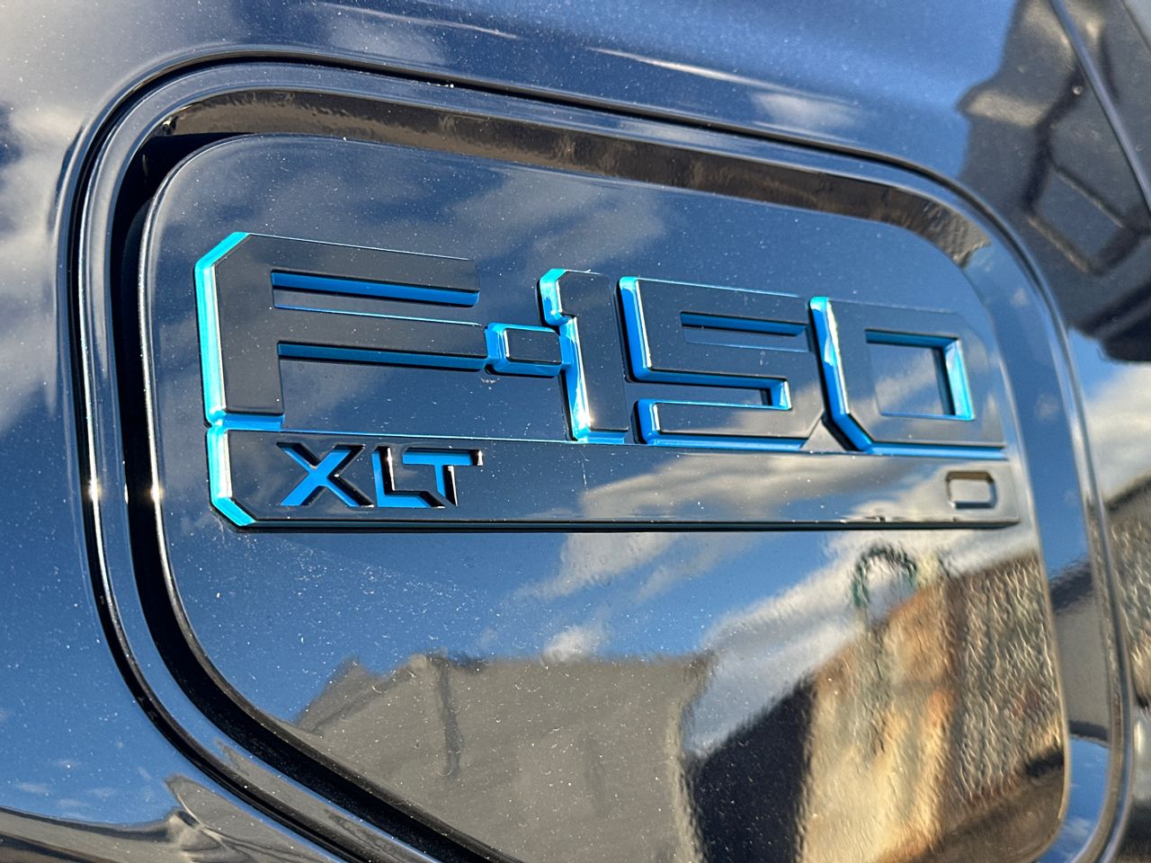 2025 Ford F-150 Lightning XLT - Photo 11