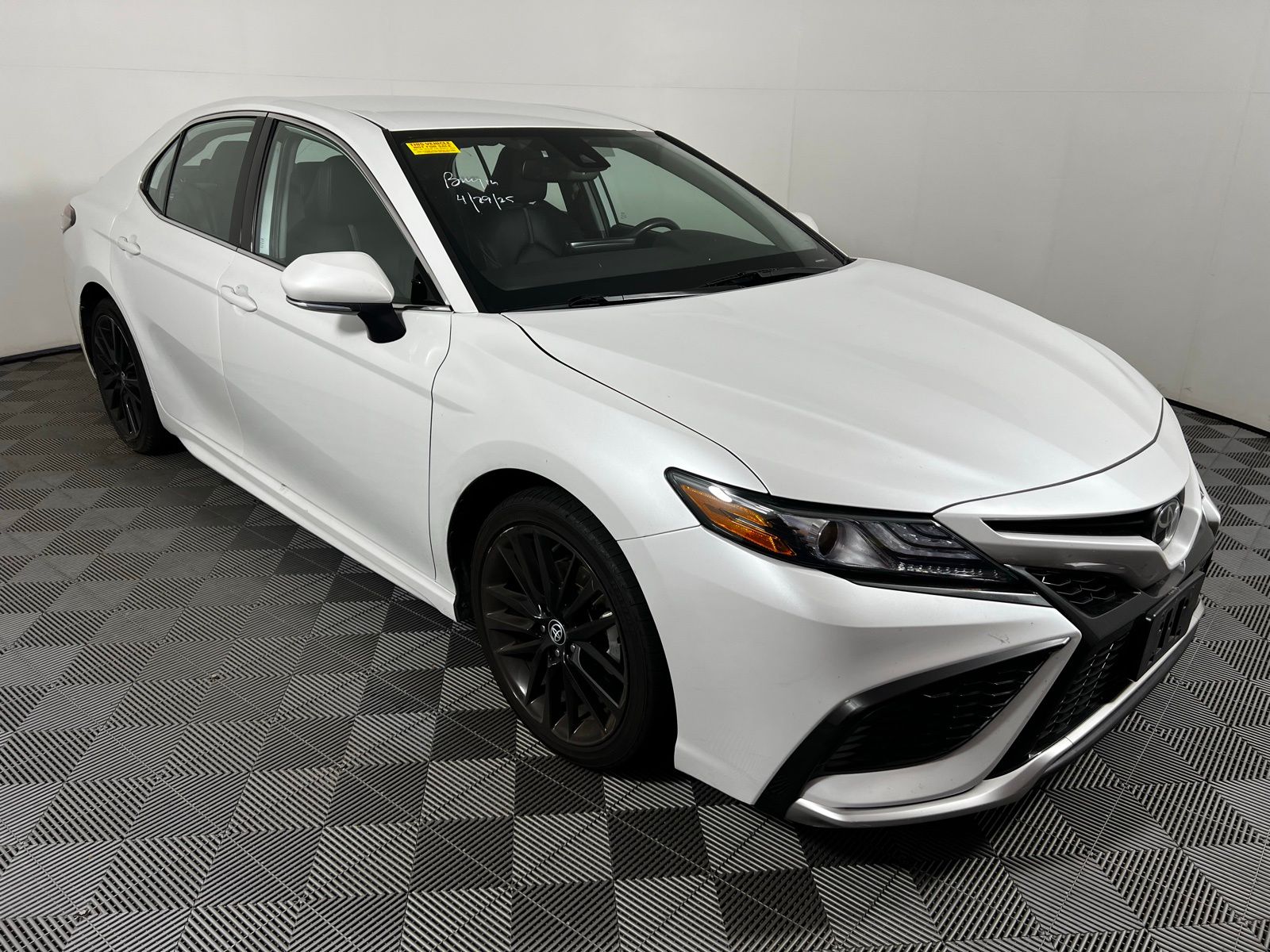 2019 Toyota Camry XSE 3