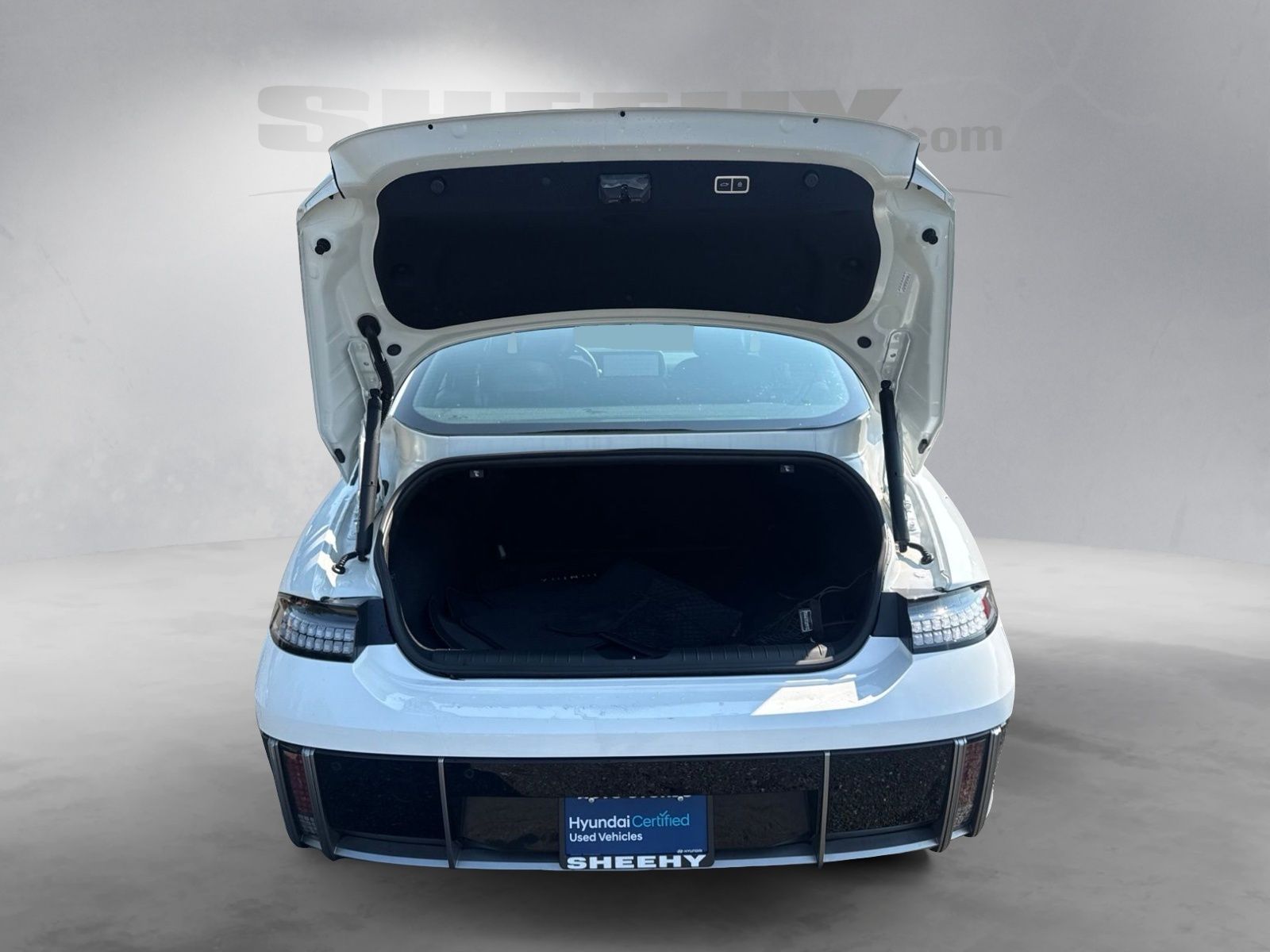 Used 2024 White Hyundai SE Standard Range image 27