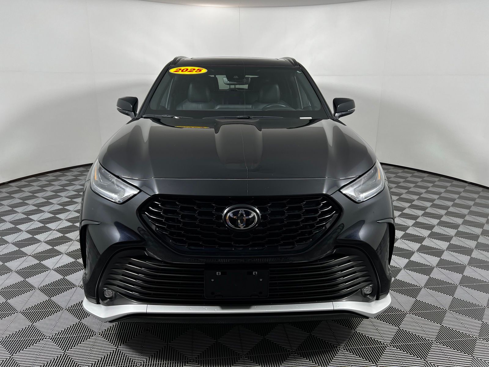 Thumbnail: 2025 Toyota Highlander - 2