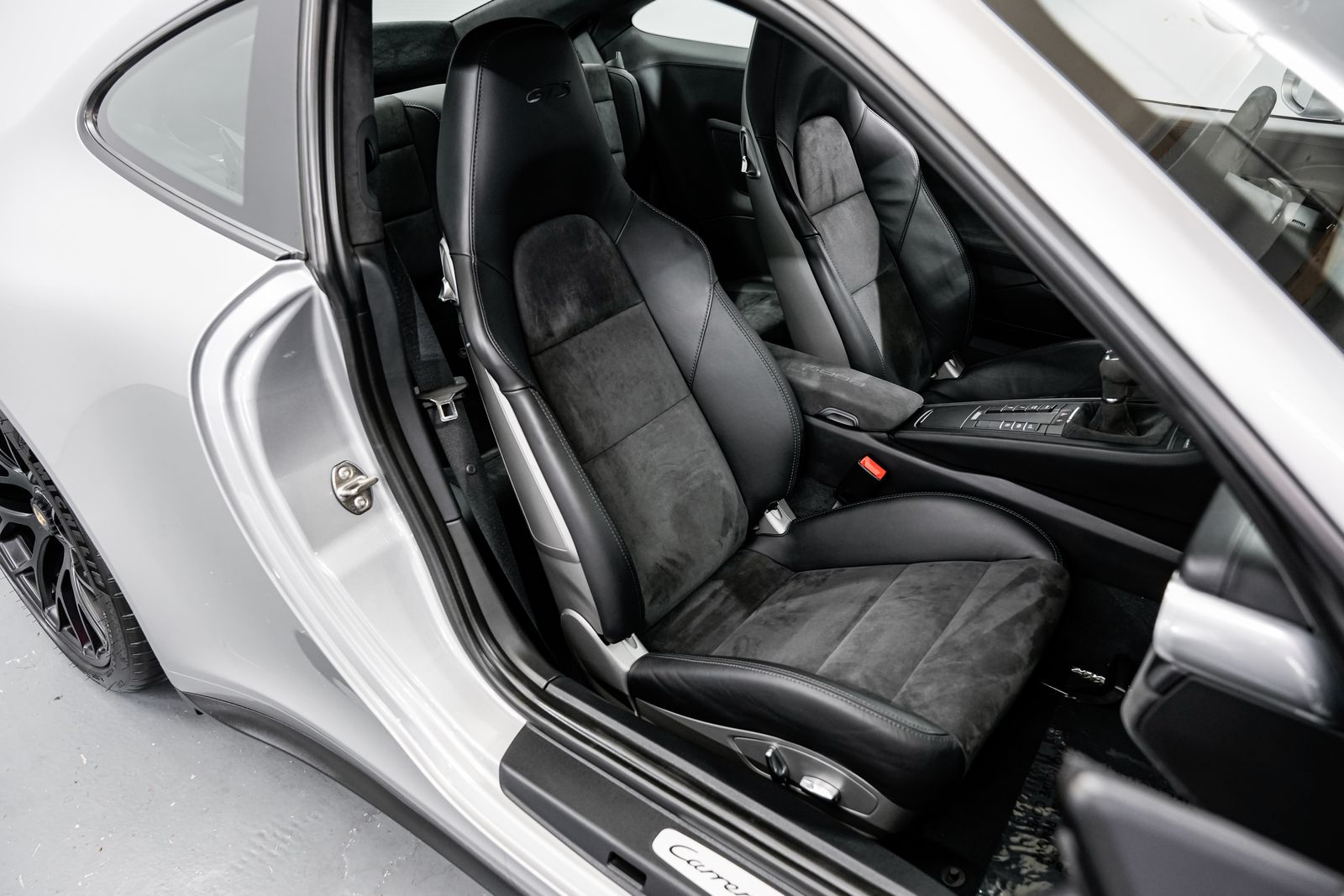 2015 Porsche 911 Carrera GTS — photo 28