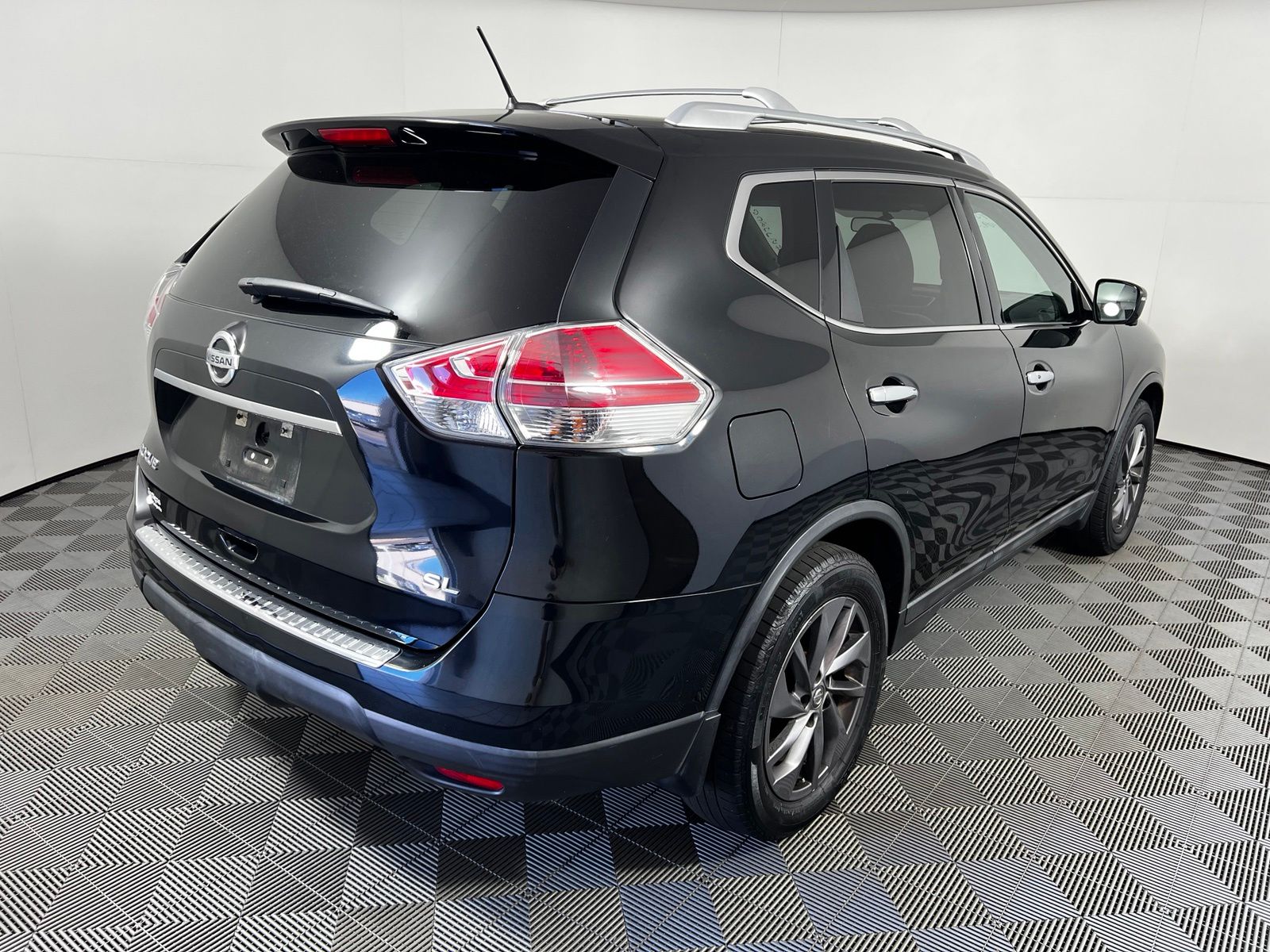 Thumbnail: 2016 Nissan Rogue - 5