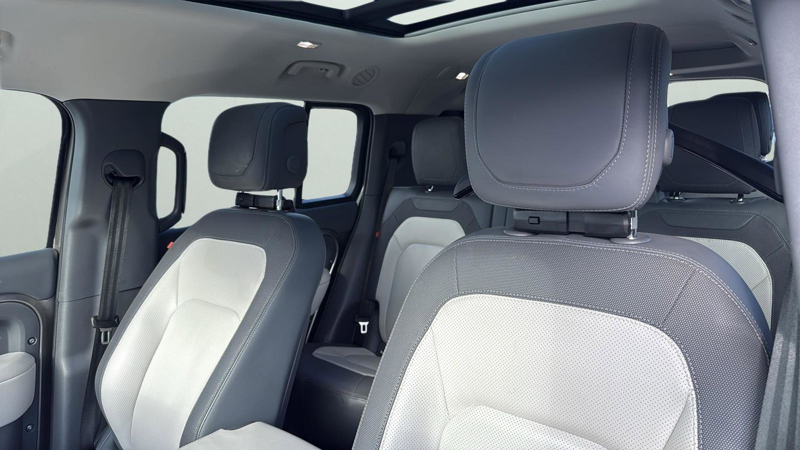 Used Car 2024 Land Rover Defender 130  X-dynamic Se For Sale Under $70,000 In Austin, Texas