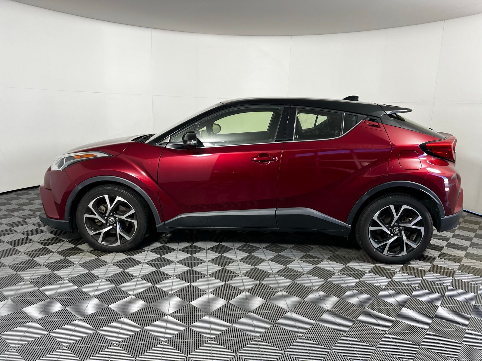 Thumbnail: 2019 Toyota C-HR - 8