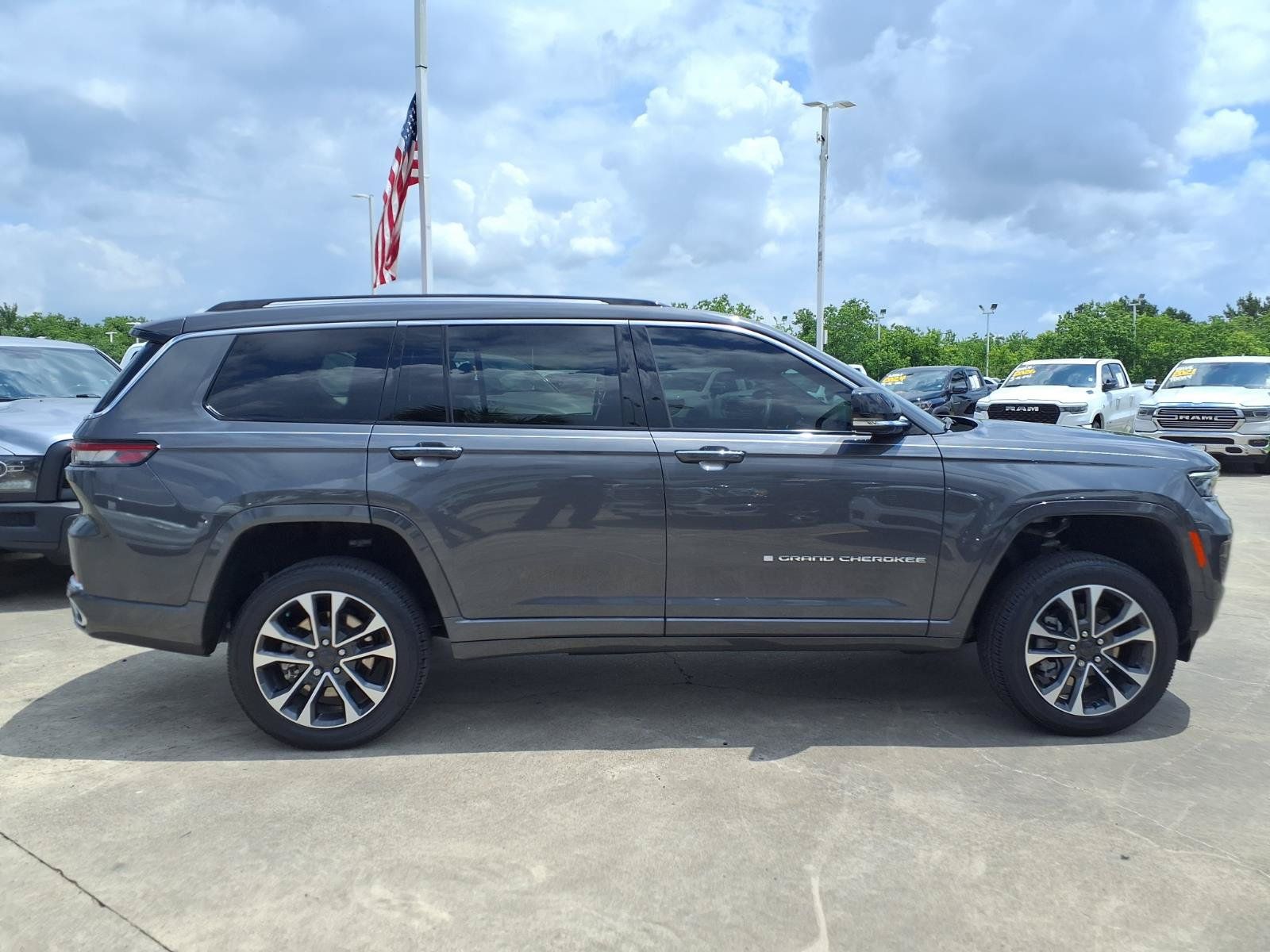 2023 Jeep Grand Cherokee L Overland - 3
