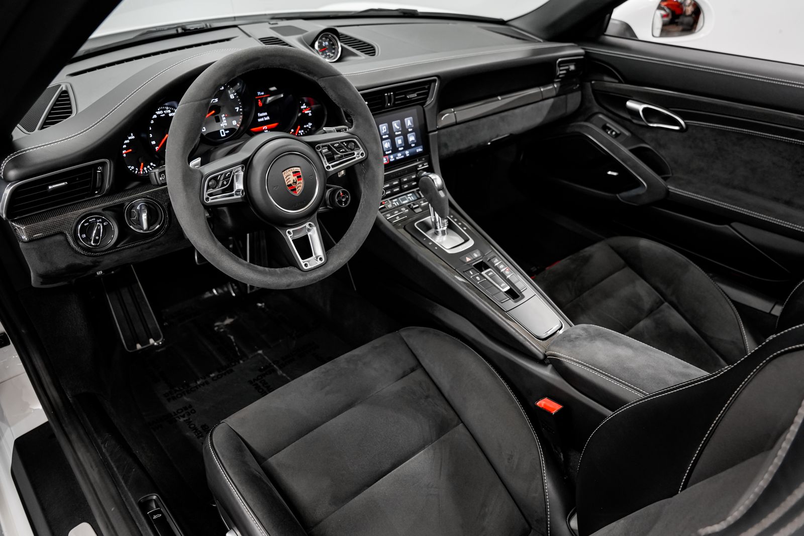 2019 Porsche 911 Targa 4 GTS — photo 10