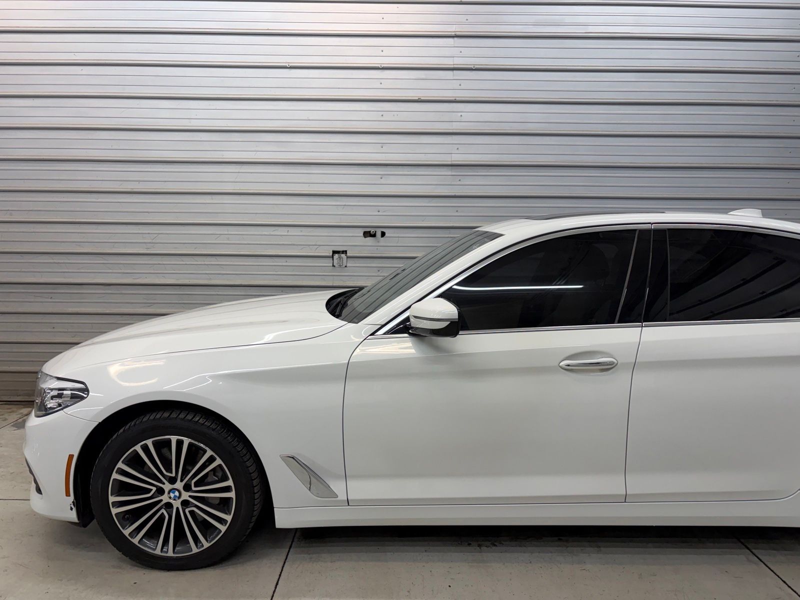 Photo 3 of 2018 BMW 5 Series 530i xDrive