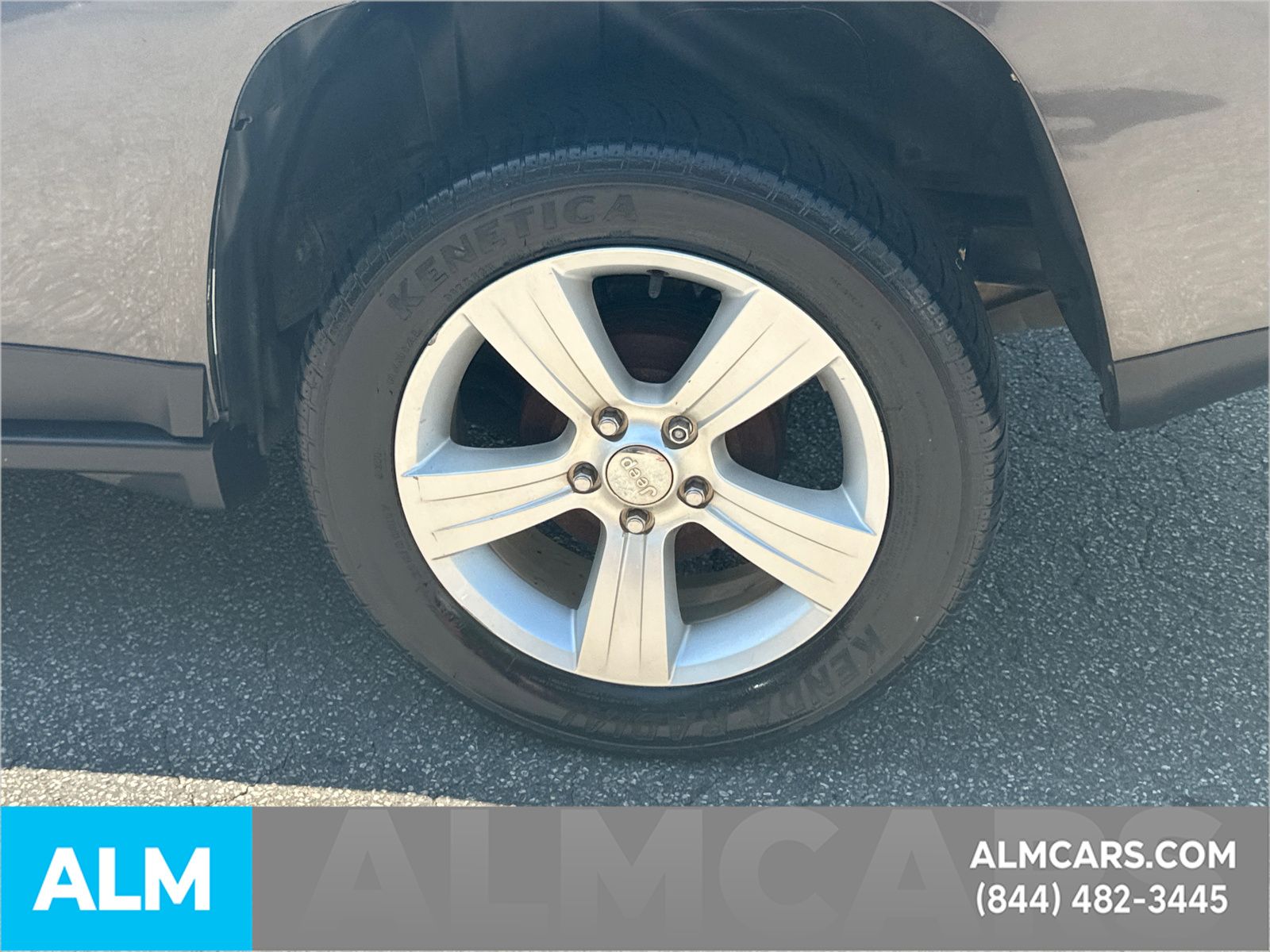 Used 2016 Granite Crystal Clearcoat Metallic Jeep Latitude image 35