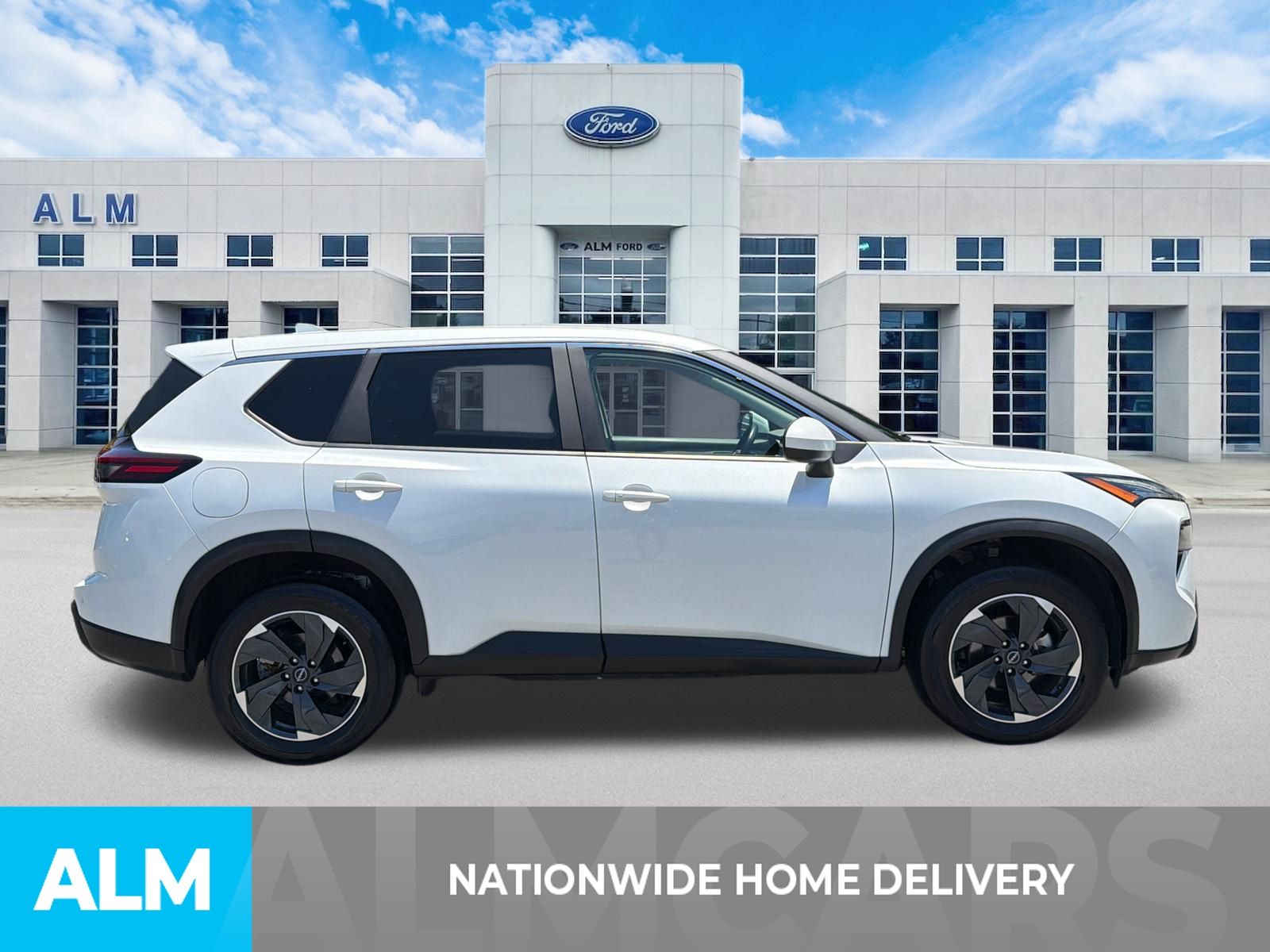 Certified Used 2025 Everest White P Nissan SV image 4