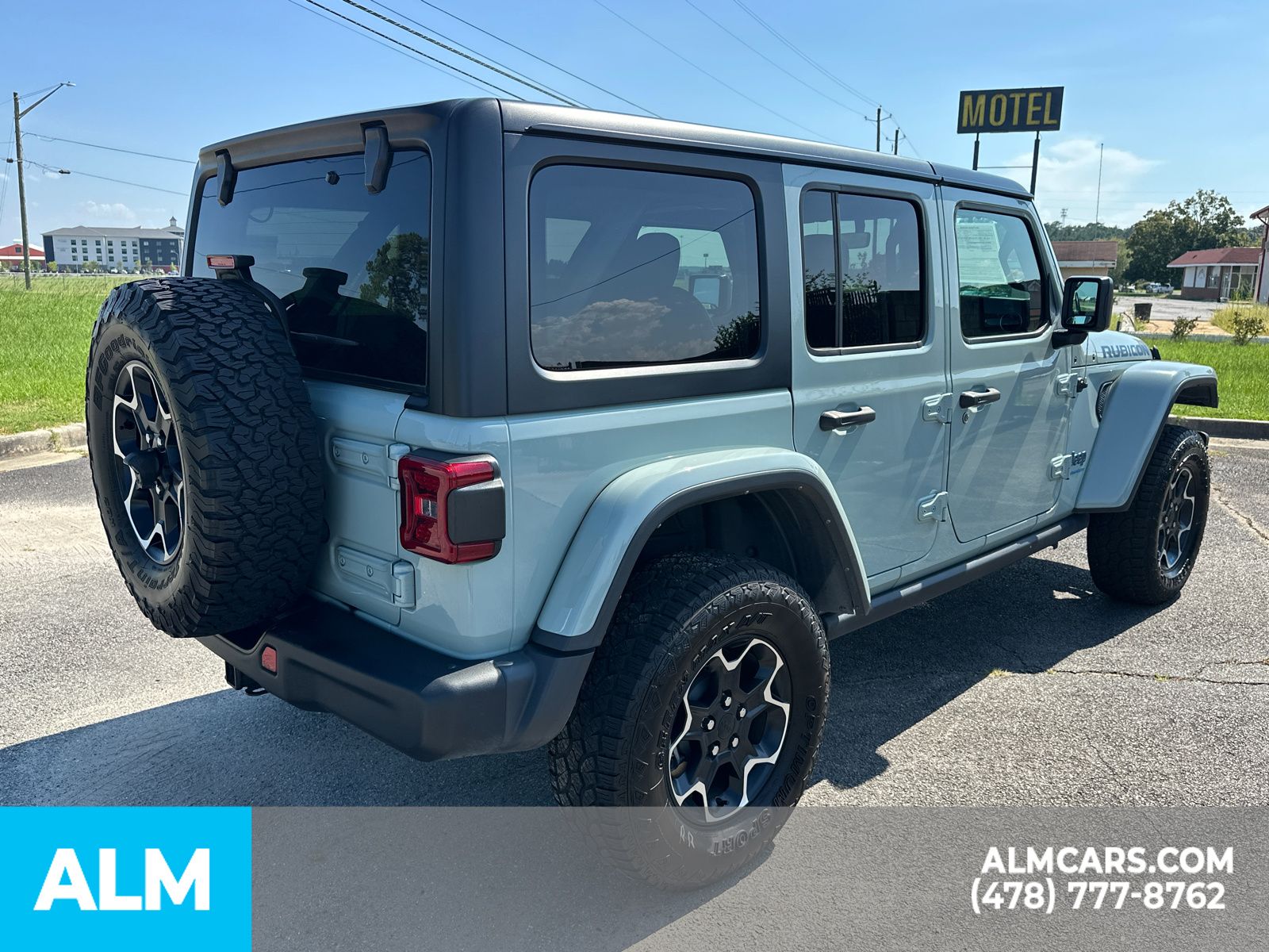 Used 2023 Gray Jeep Rubicon 4xe image 5